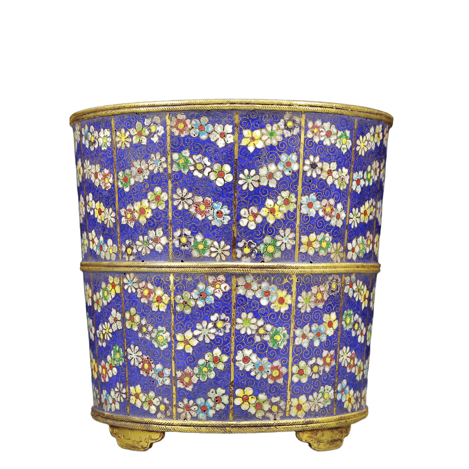 An Exquisite Cloisonne Flower Pattern Brush Pot: An Exquisite Cloisonne Flower Pattern Brush Pot,Qing Dynasty, China,Qianlong Six-character Mark,Size:8.3inx8.1in,Weight:2510g 景泰蓝花卉纹笔筒，&#