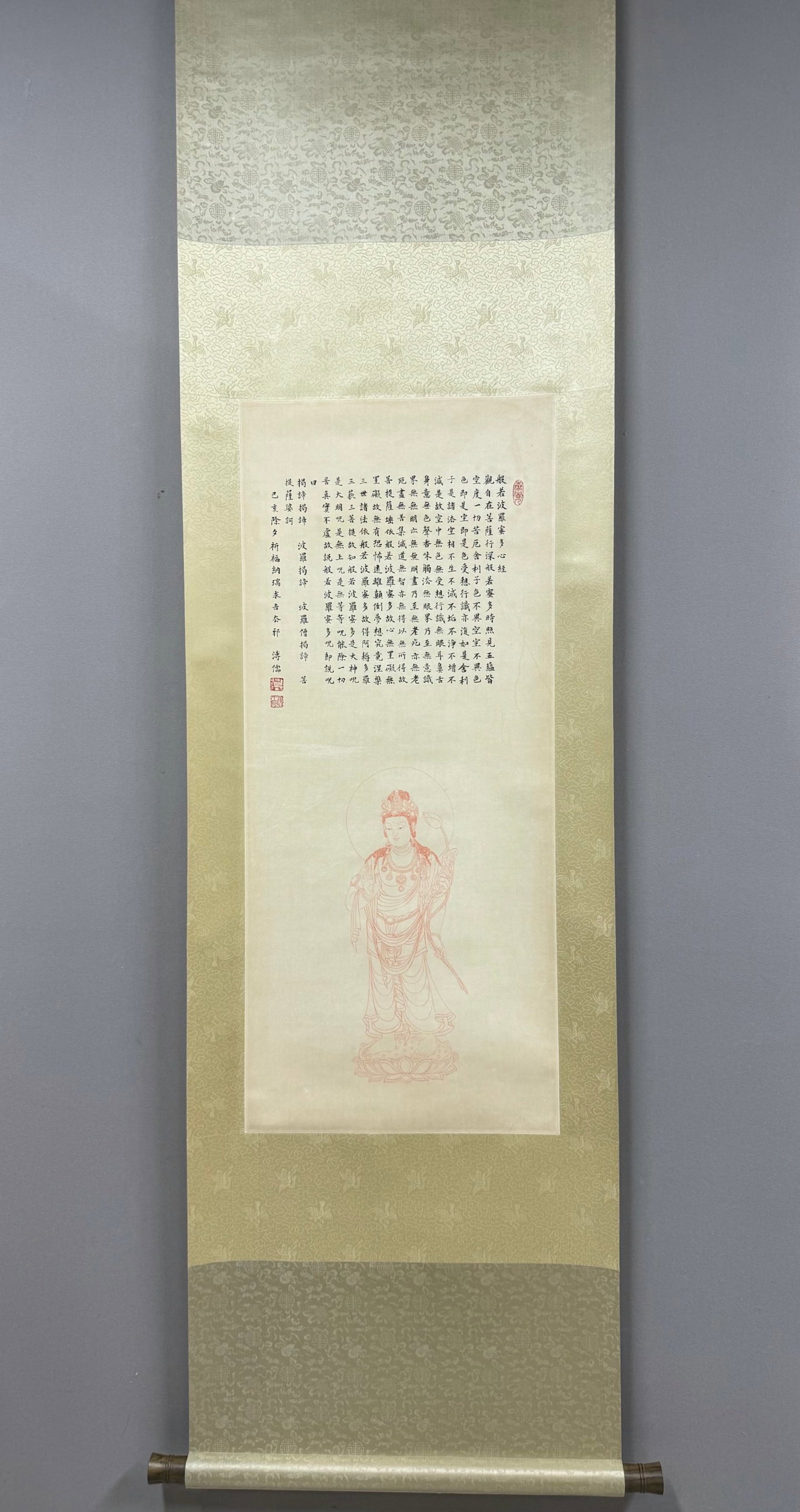 A Chinese Vertical Scroll Ink Painting of Statue of Avalokitesvara on Paper,Fu Ru: A Chinese Vertical Scroll Ink Painting of Statue of Avalokitesvara on Paper,Fu Ru,Size:37.4inx16.1in。 一幅中国水墨观音像图立