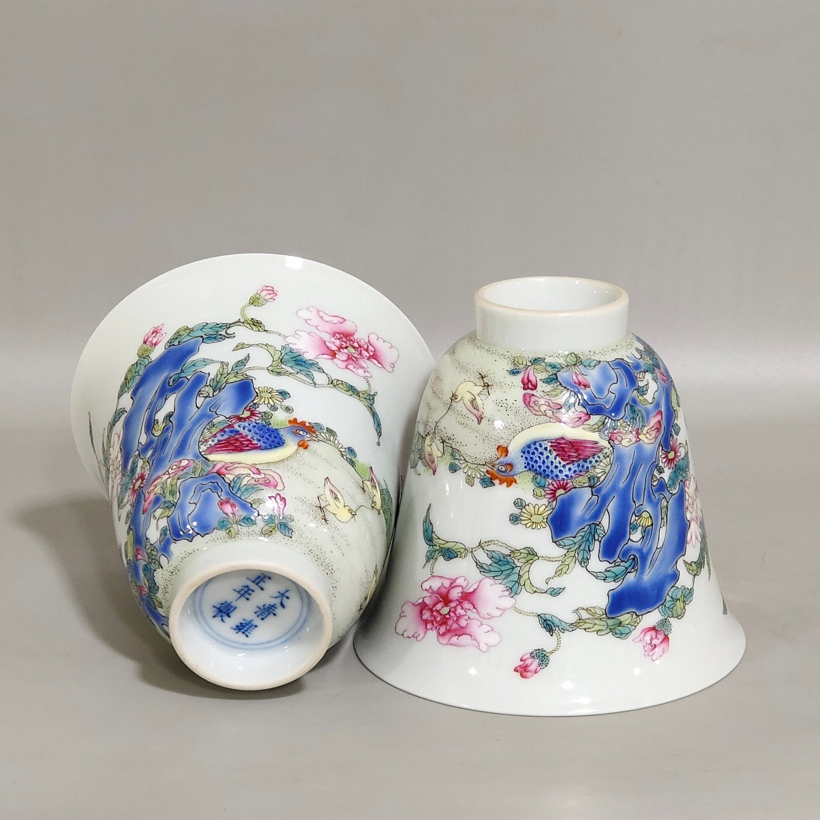 A Pair of Exquisite Famille-Rose Flower and Rooster Pattern Cups: A Pair of Exquisite Famille-Rose Flower and Rooster Pattern Cups,Qing Dynasty,China,Yongzheng Six-character Mark,Size:2.9inx3.1in 一对粉彩花卉公鸡ಬ