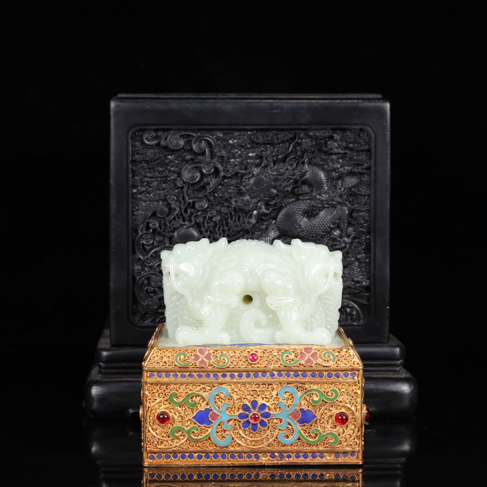 An Exquisite White Jade Inlaid Silver-Gilt Bronze Auspicious Beast Seal: An Exquisite White Jade Inlaid Silver-Gilt Bronze Auspicious Beast Seal,Qing Dynasty,China,With Mark,Size:(Seal)4.1inx3.9in,(Box)7.1inx7.3in,Weight:2300g 白玉嵌铜鎏໥