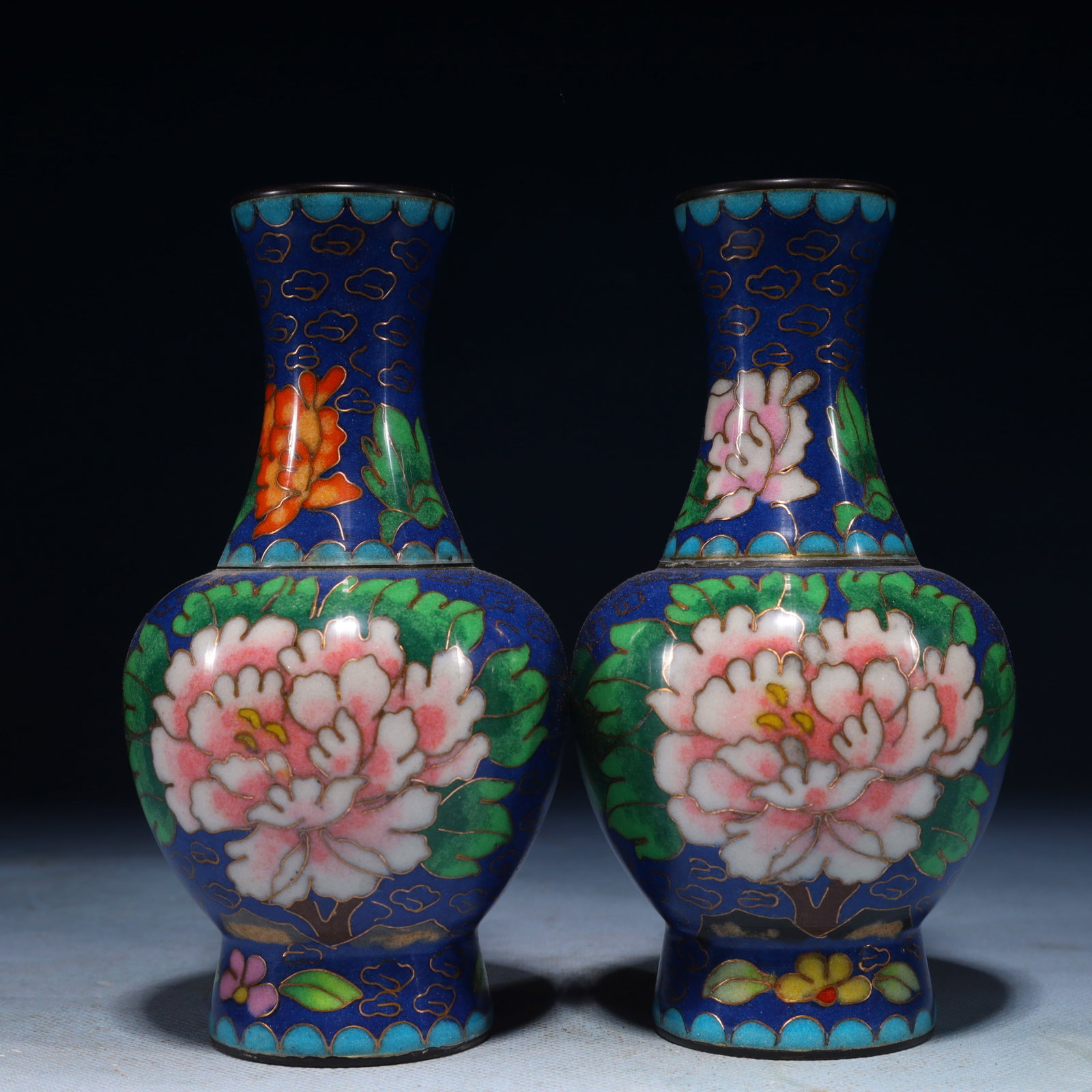 A Pair of Exquisite Cloisonne Flower and Butterfly Pattern Vases: A Pair of Exquisite Cloisonne Flower and Butterfly Pattern Vases,Qing Dynasty,China,Size:5.9inx3.1inx3.1in,Weight:1100g