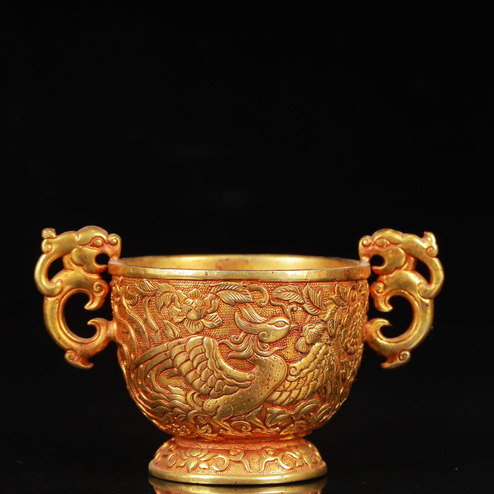 An Exquisite Gilt Bronze Phoenix Pattern Dragon-Ears Cup (1 of 7)