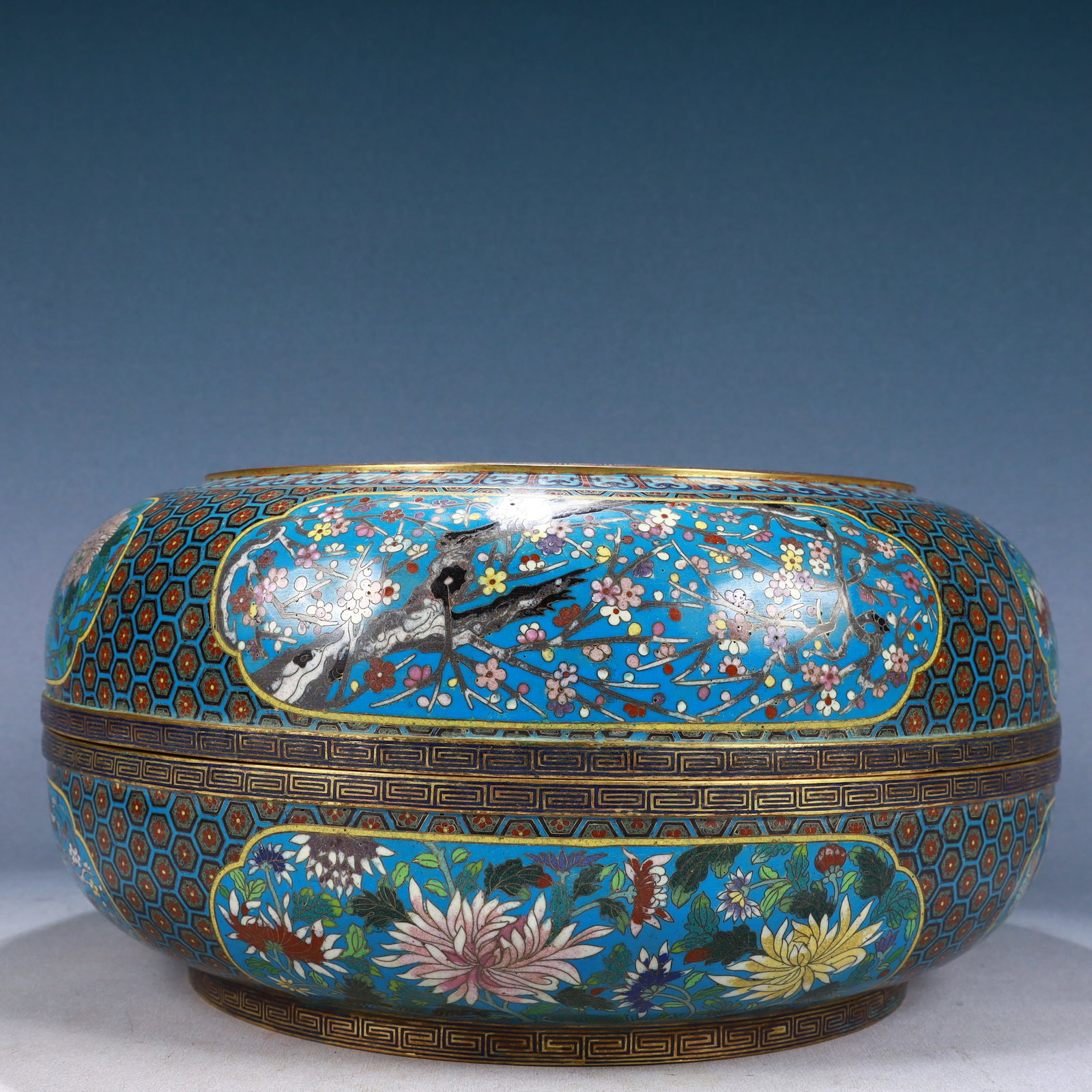 A Rare Cloisonne Flower Pattern Cover Box - 2