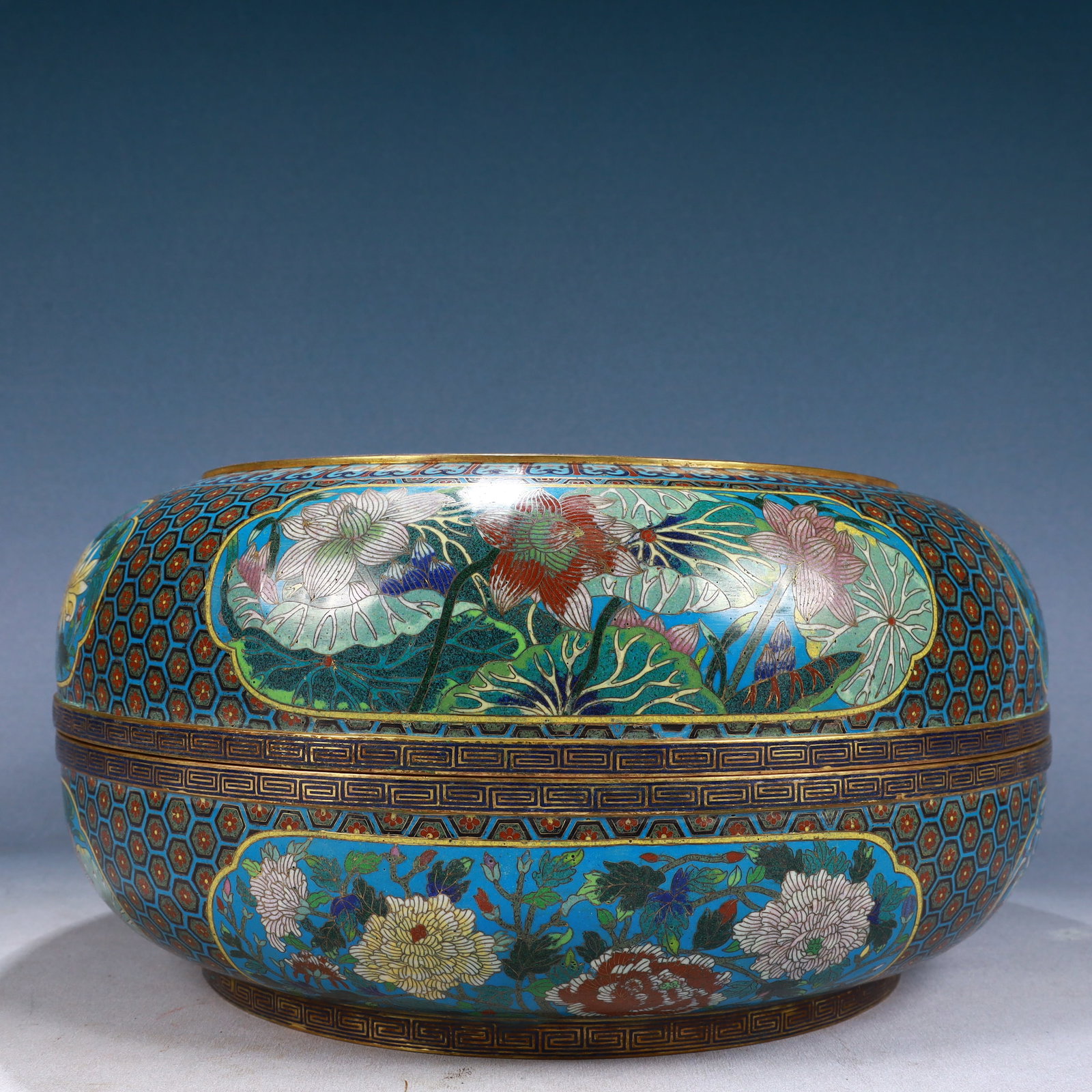 A Rare Cloisonne Flower Pattern Cover Box - 5