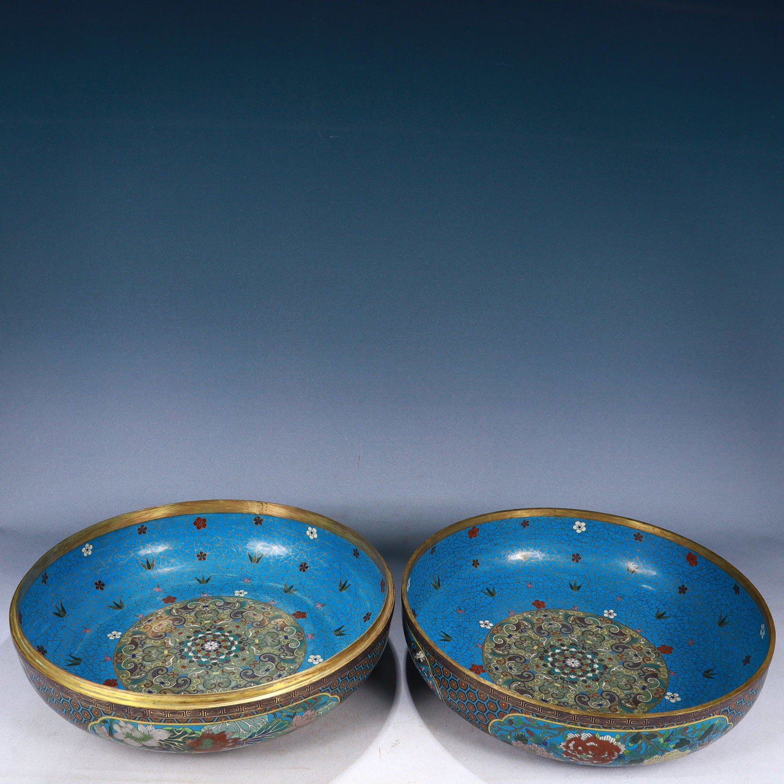 A Rare Cloisonne Flower Pattern Cover Box - 7