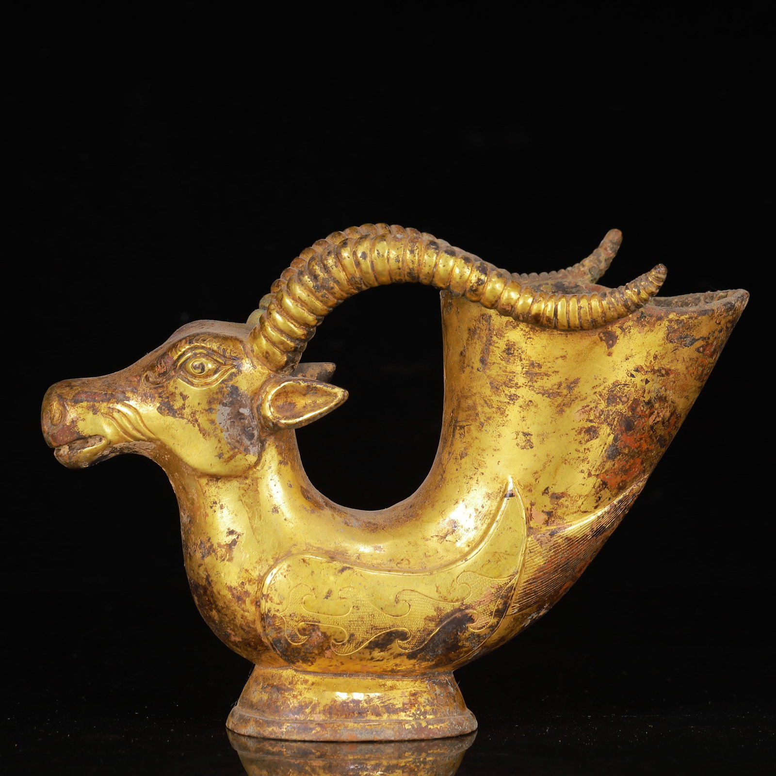 An Exquisite Gilt Bronze Sheep Cup: An Exquisite Gilt Bronze Sheep Cup,Qing Dynasty,China,Size:7.1inx2.8inx5.1in,Weight:968g 铜鎏金羊杯,中国清代