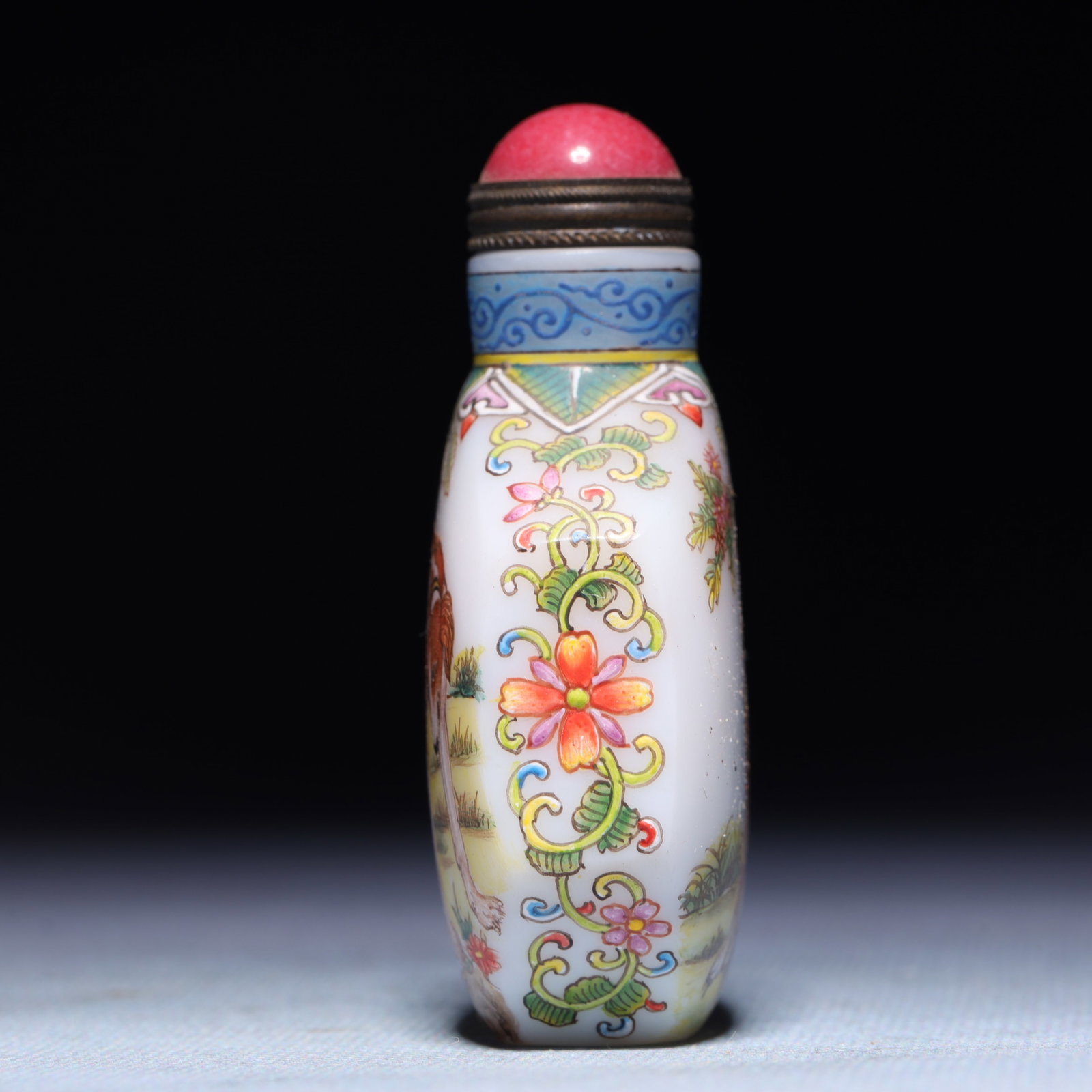 An Exquisite Glass Dog Pattern Snuff Bottle - 3