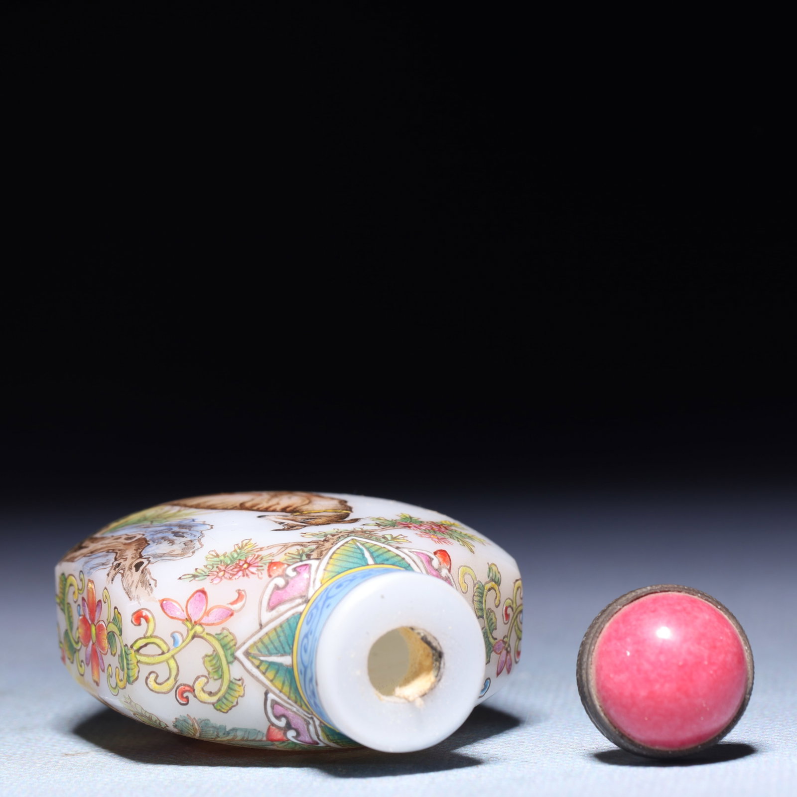An Exquisite Glass Dog Pattern Snuff Bottle - 7