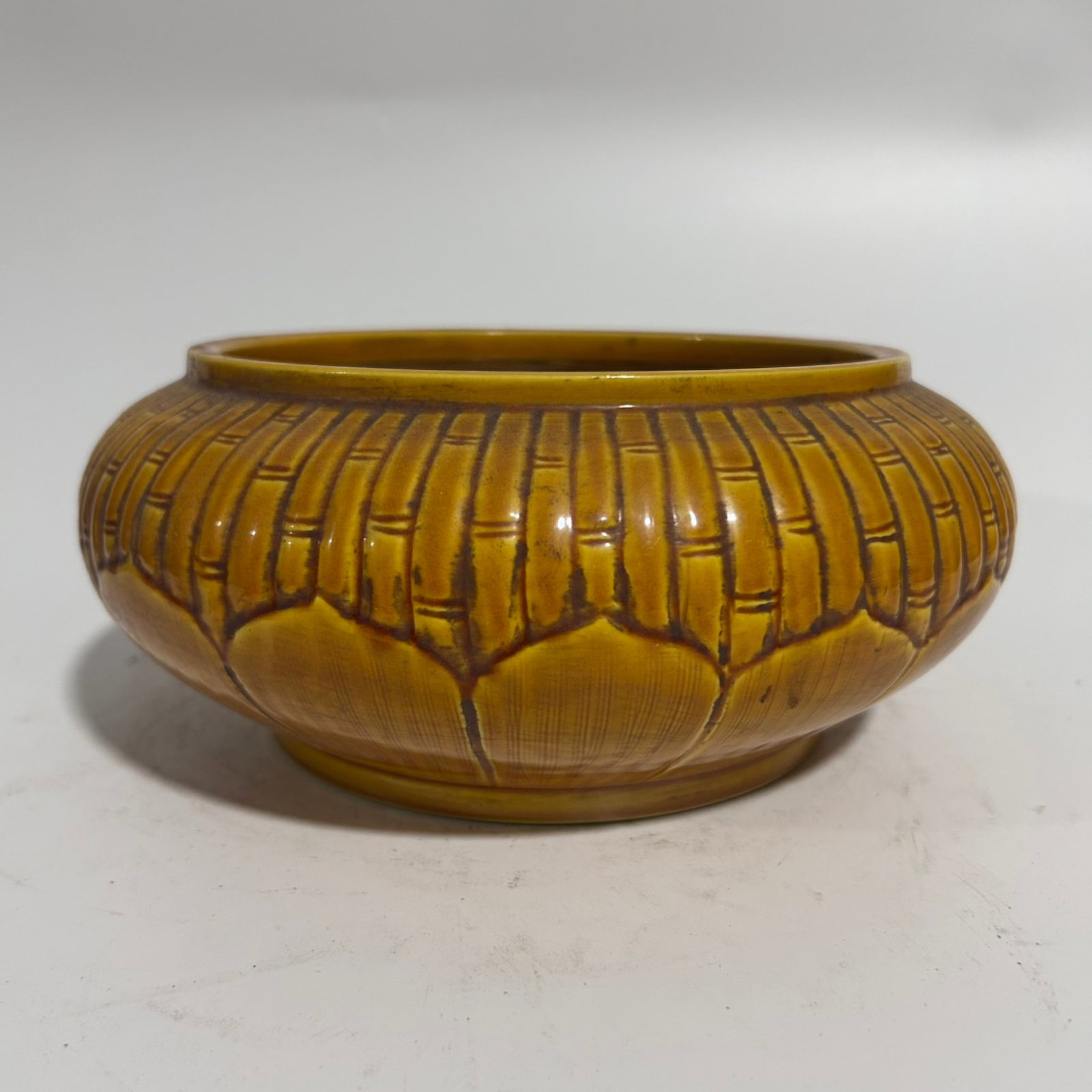 An Exquisite Brown Glazed Lotus Pattern Brush Washer: An Exquisite Brown Glazed Lotus Pattern Brush Washer,Qing Dynasty,China,Qianlong Four-character Mark,Size:3.9inx7.3in