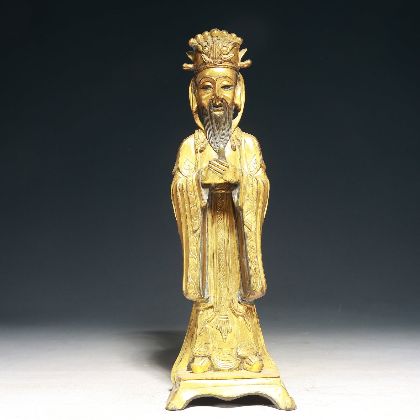 A Rare Gilt Bronze Statue of Figure: A Rare Gilt Bronze Statue of Figure,Qing Dynasty,China,Size:4.3inx3.1inx13.4in,Weight:2850g 铜鎏金人物像,中国清代