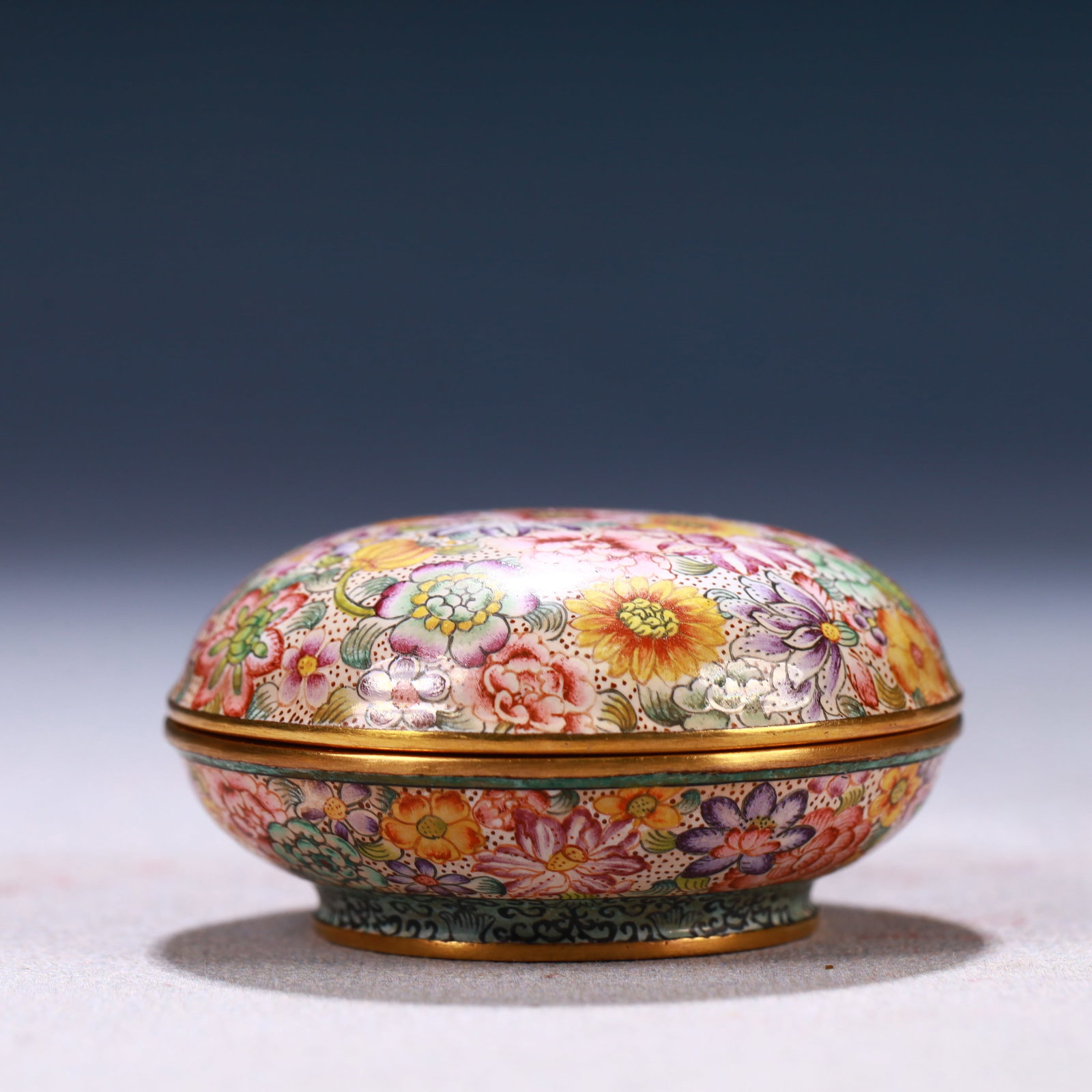 An Exquisite Painted Enamel Flower Pattern Cover Box - 3