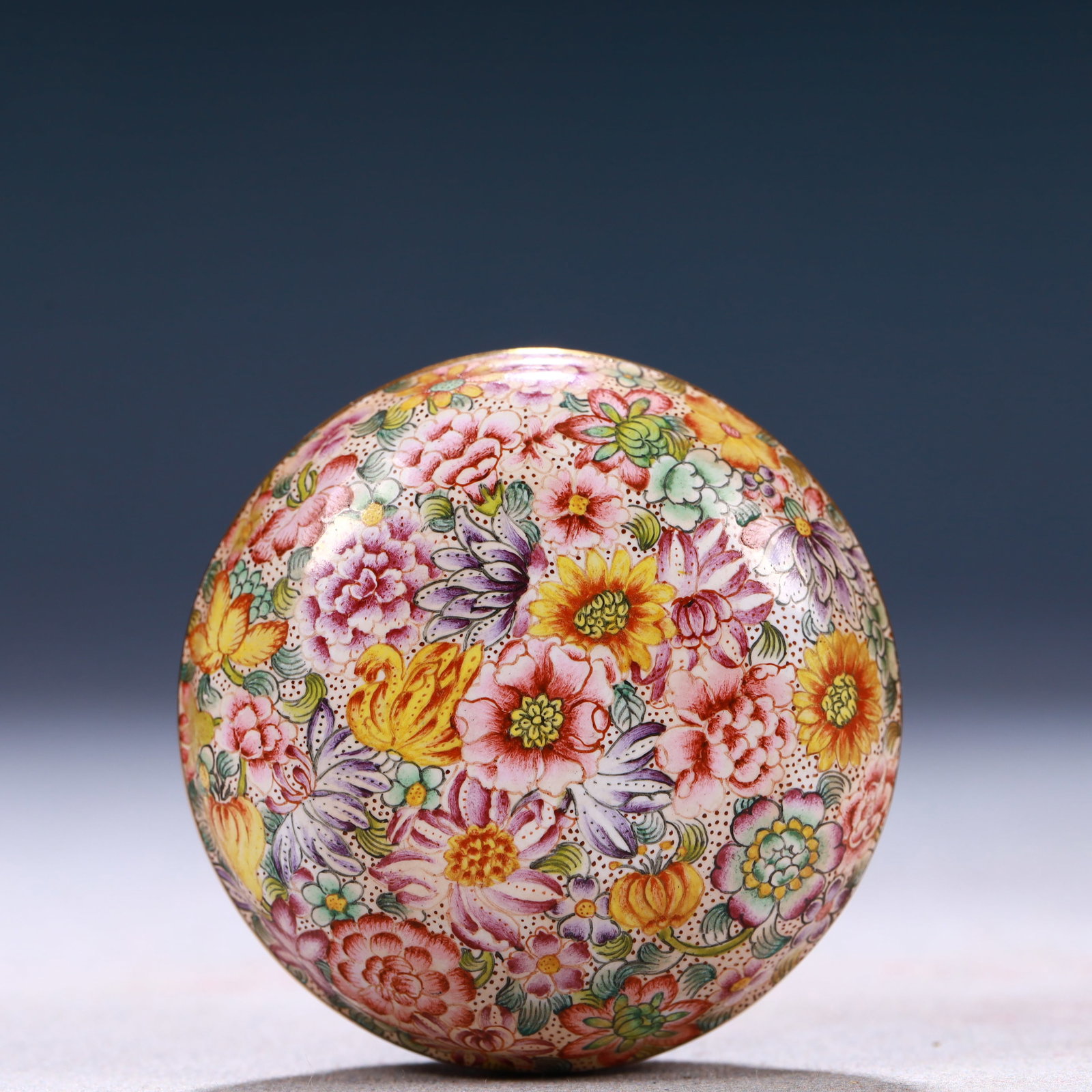 An Exquisite Painted Enamel Flower Pattern Cover Box - 4