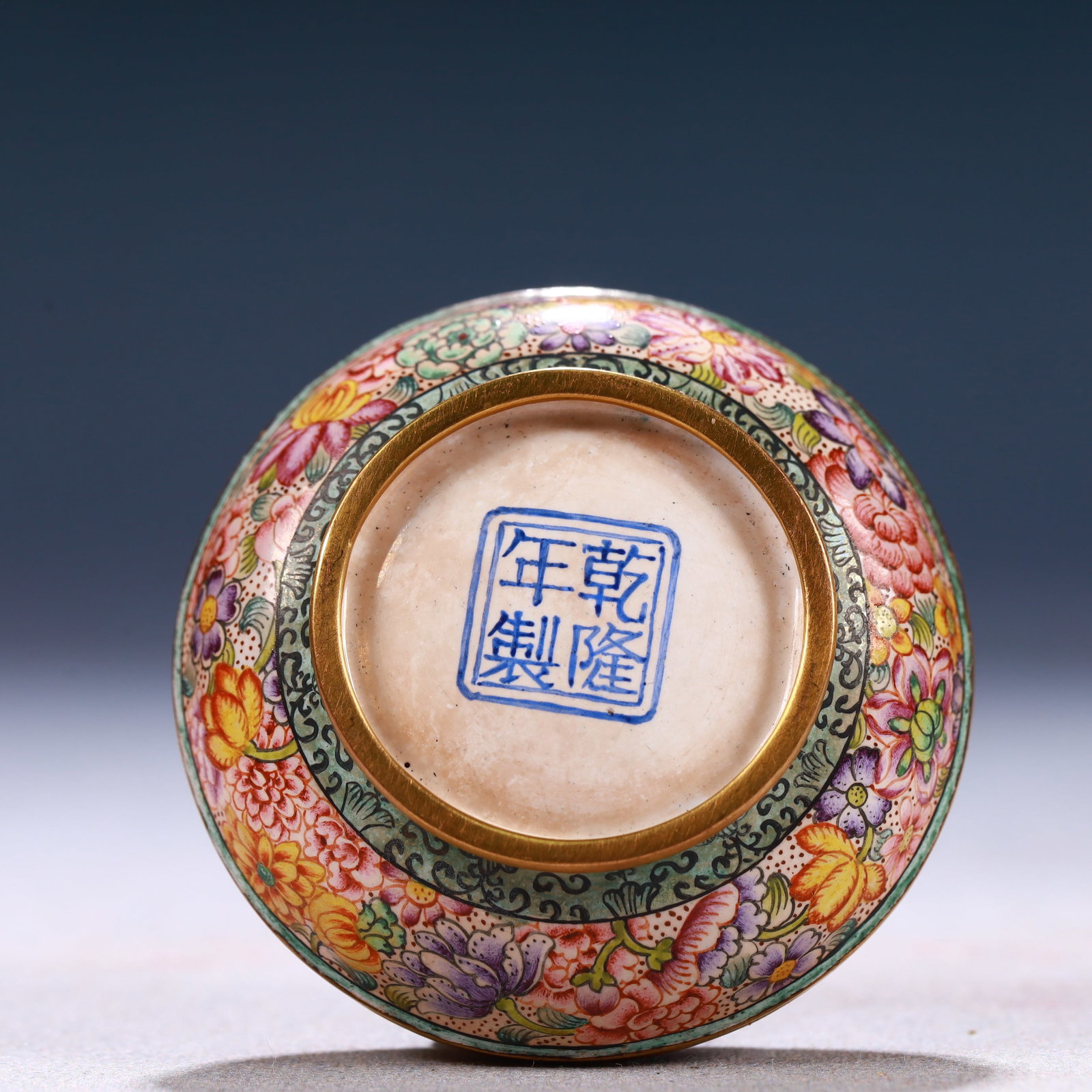 An Exquisite Painted Enamel Flower Pattern Cover Box - 5