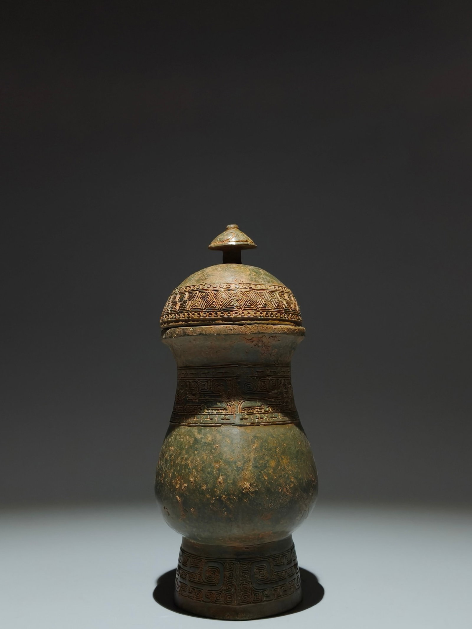 An Archaic Bronze Beast-Face Pattern Cover Jar - 4