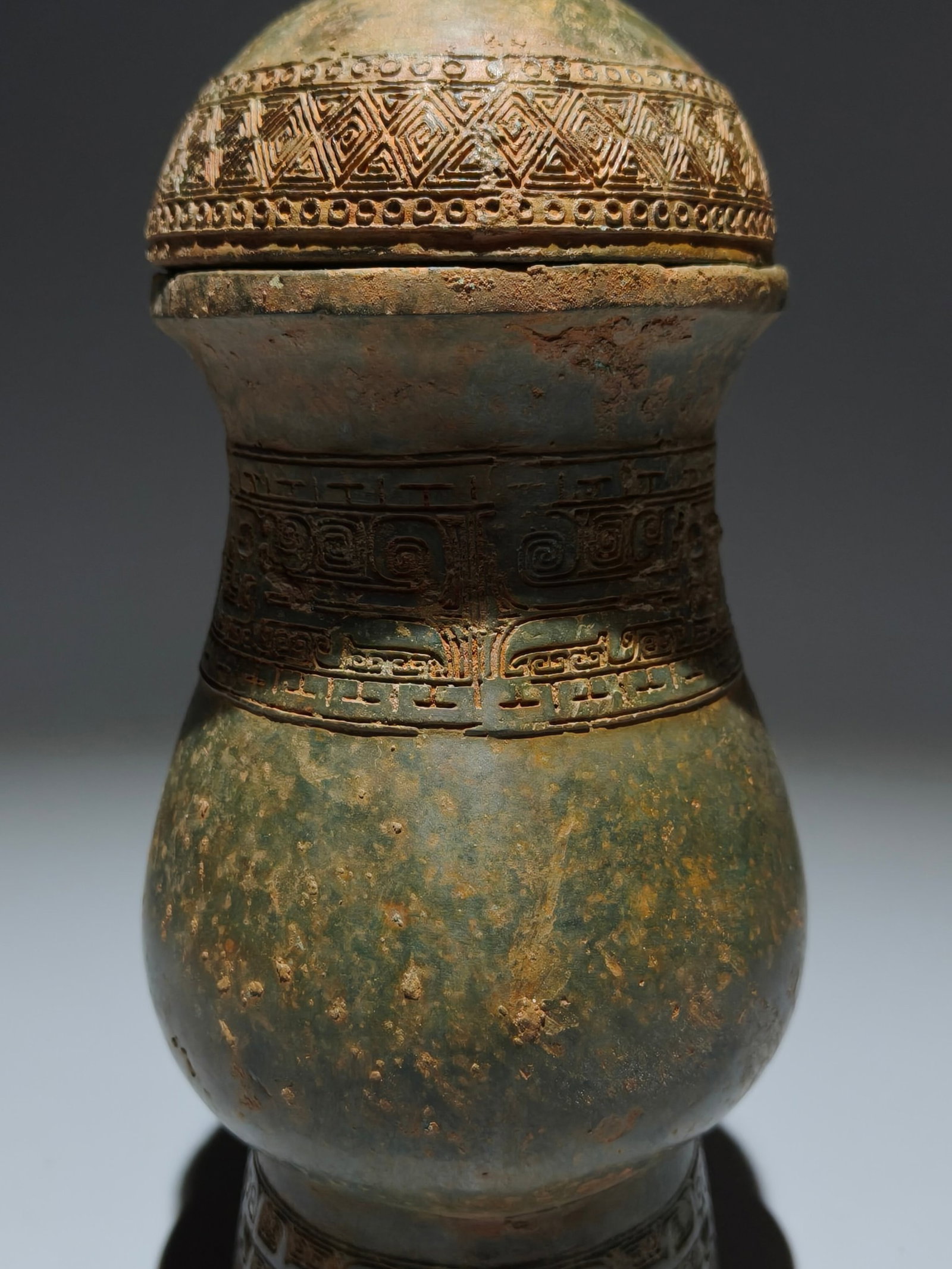 An Archaic Bronze Beast-Face Pattern Cover Jar - 5