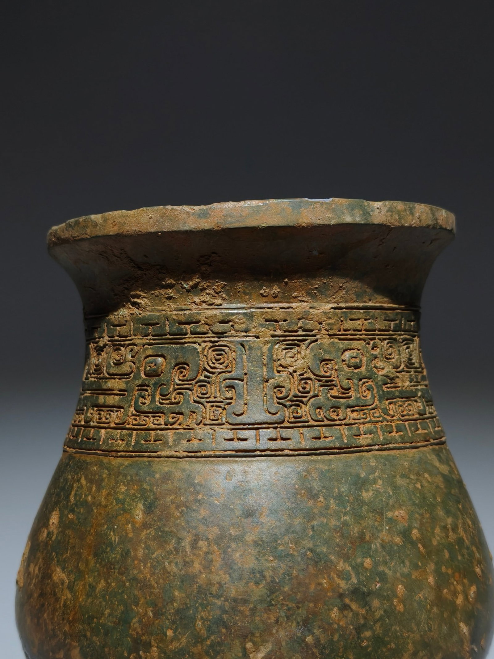 An Archaic Bronze Beast-Face Pattern Cover Jar - 7