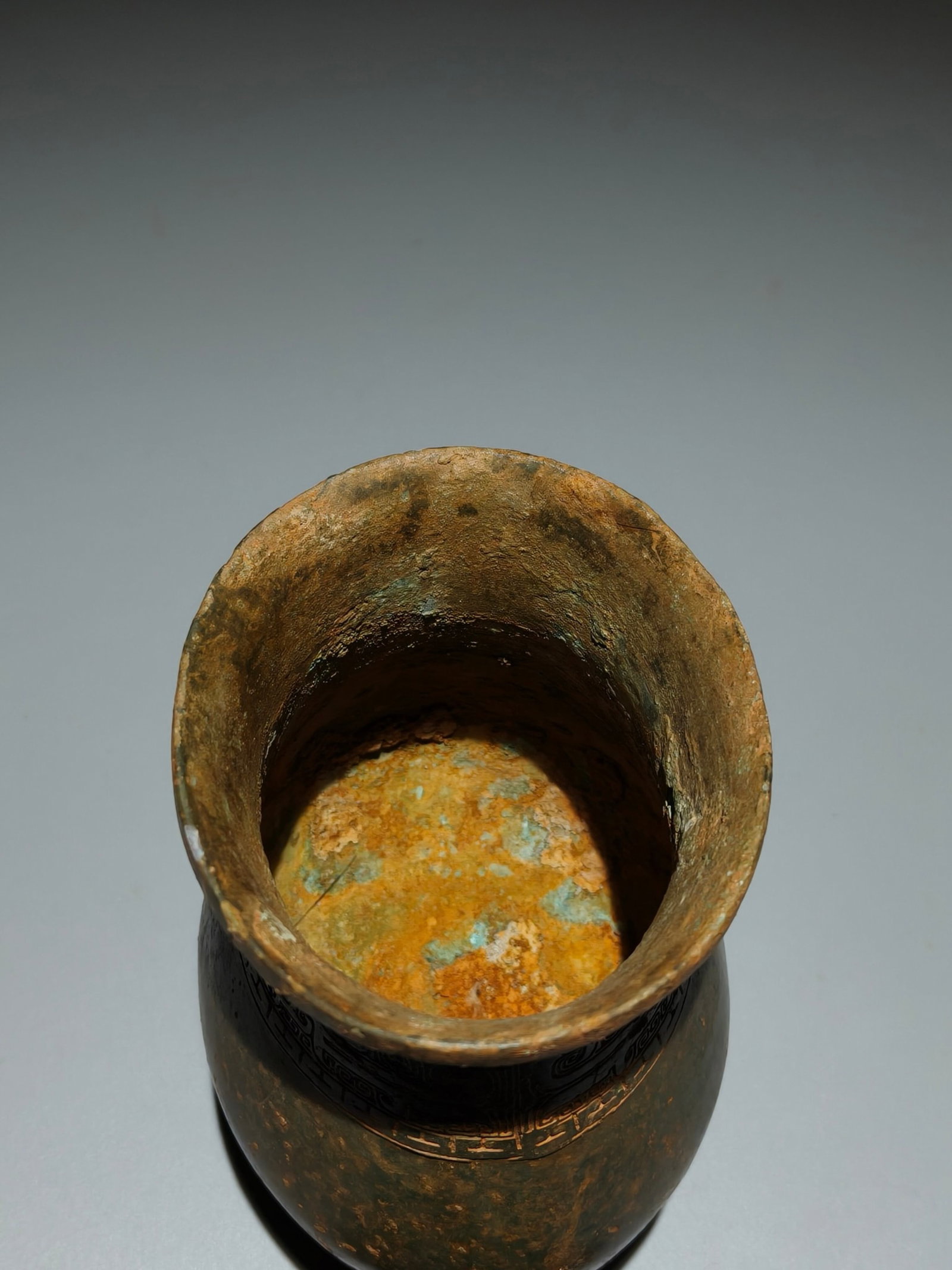 An Archaic Bronze Beast-Face Pattern Cover Jar - 8