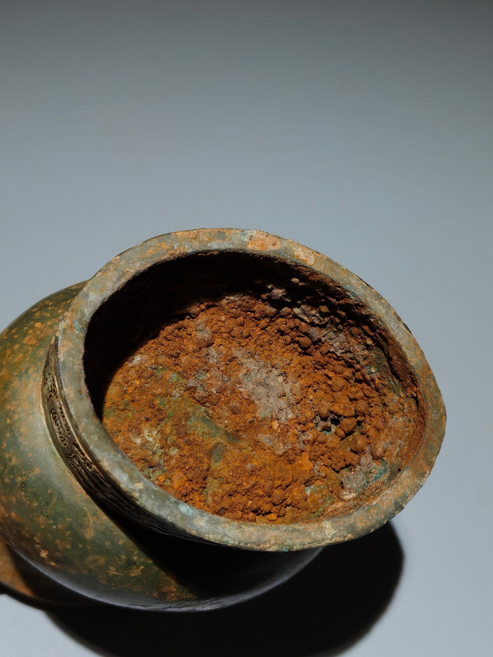 An Archaic Bronze Beast-Face Pattern Cover Jar - 9