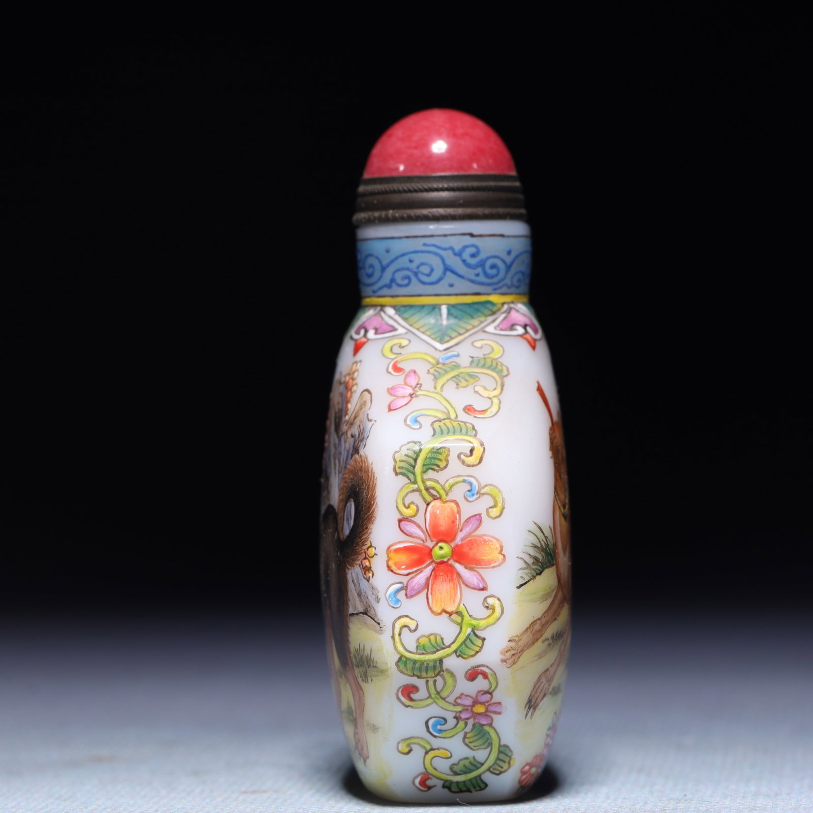 An Exquisite Glass Dog Pattern Snuff Bottle - 6