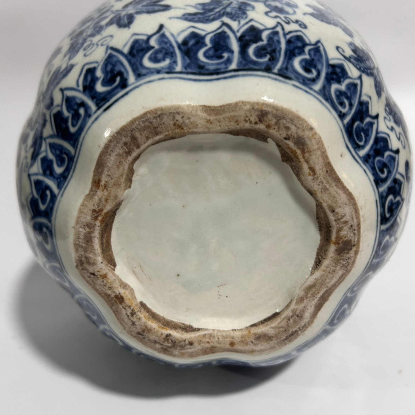 An Exquisite Blue and White Grapes Pattern Jar - 7