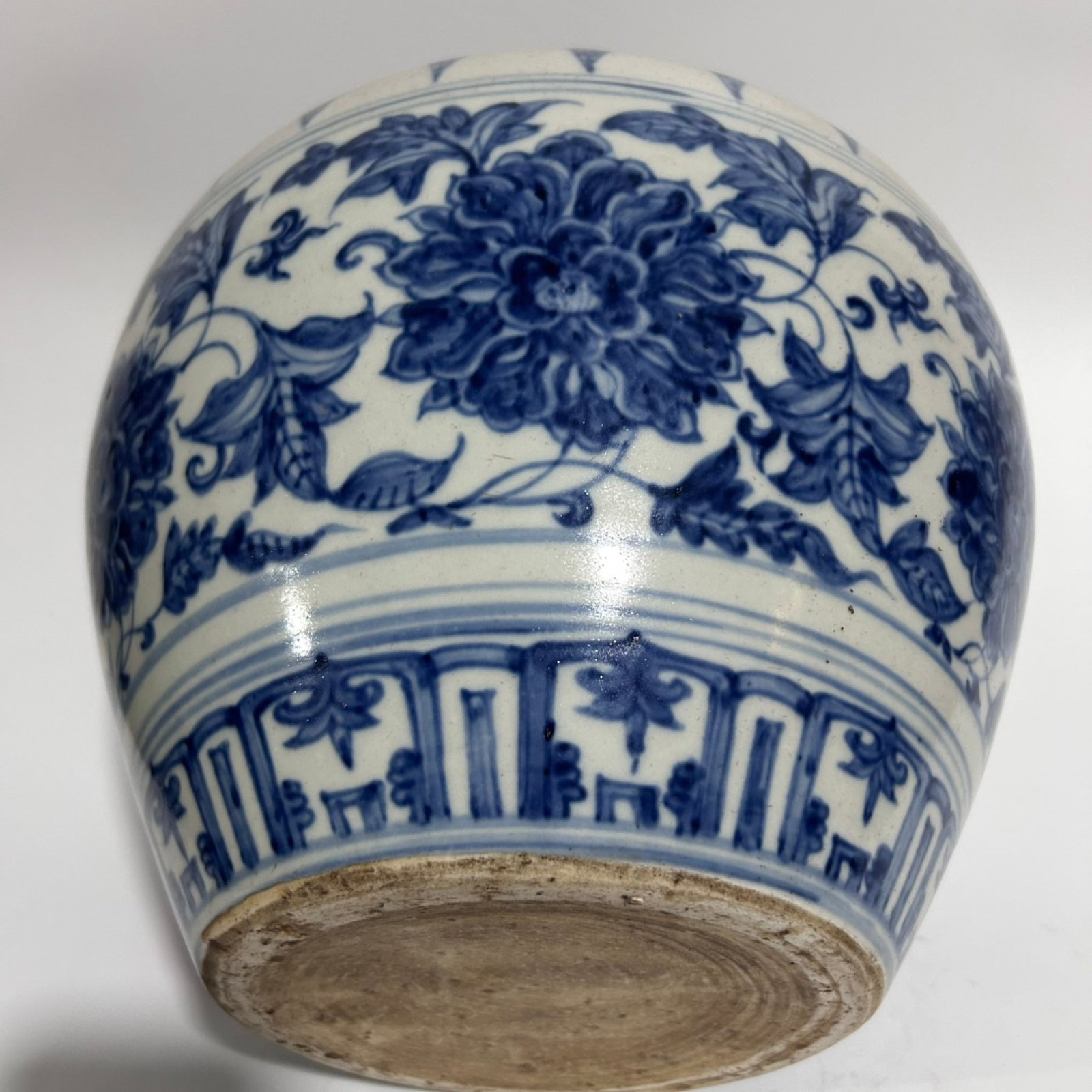 A Rare Blue and White Peony Pattern Jar - 4