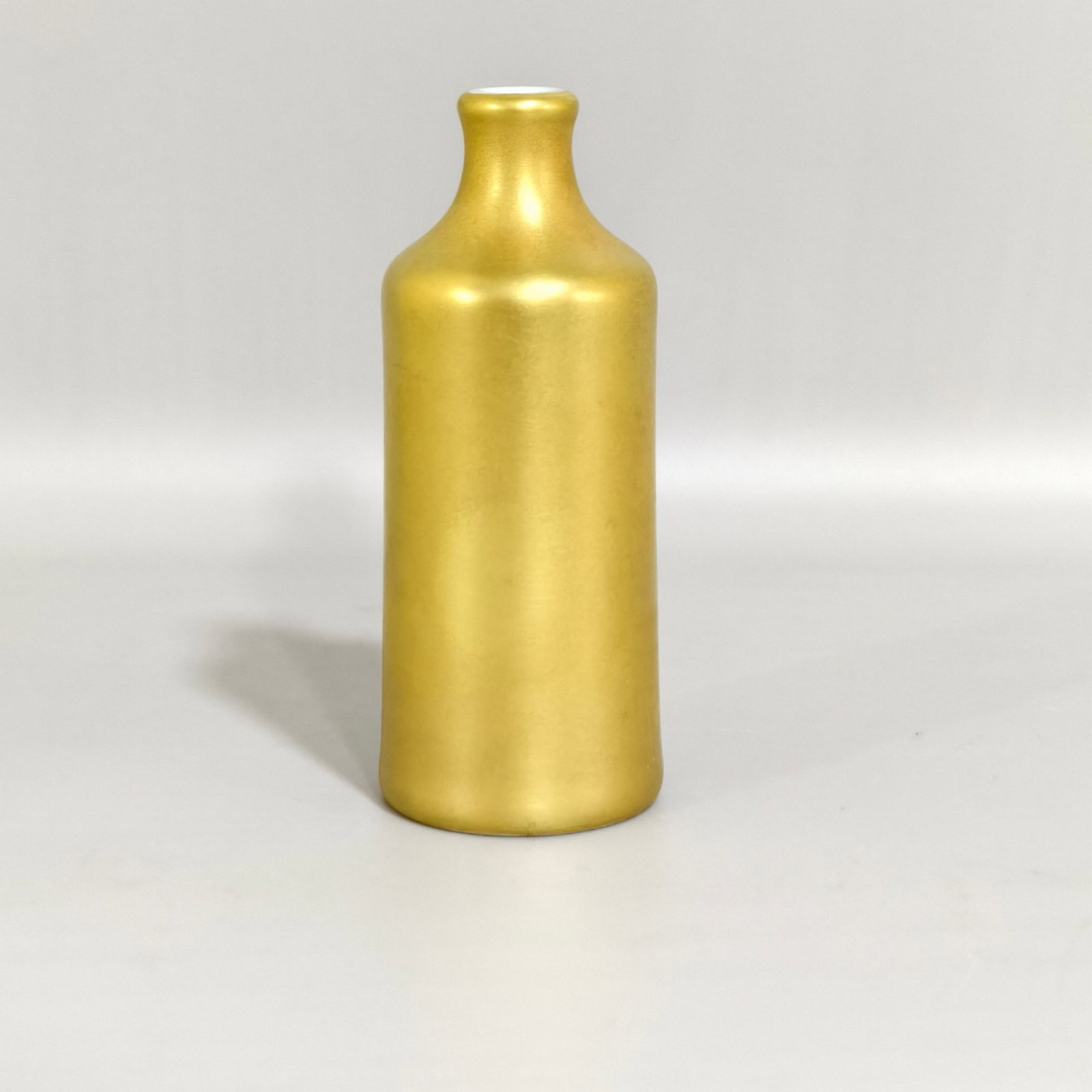 An Exquisite Gold Ground Snuff Bottle - 3