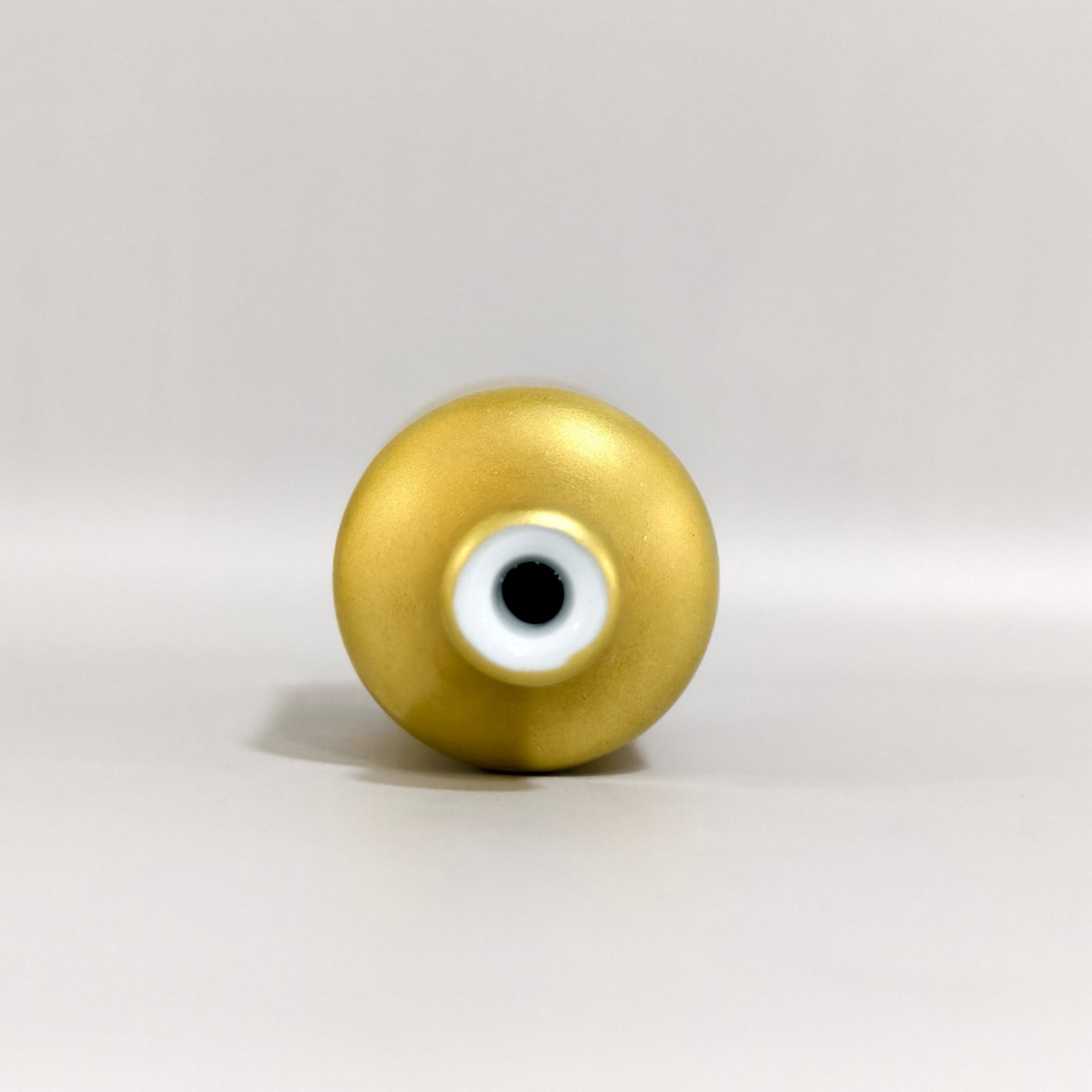 An Exquisite Gold Ground Snuff Bottle - 4