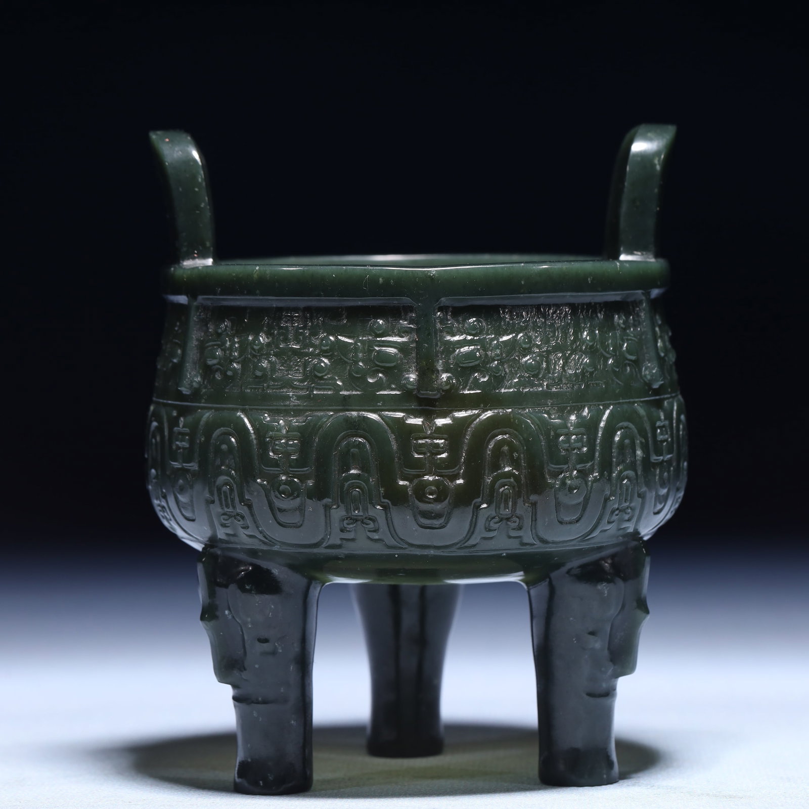 An Exquisite Jasper Chi-Dragon Pattern Double-Ears and Tripod Censer: An Exquisite Jasper Chi-Dragon Pattern Double-Ears and Tripod Censer,Qing Dynasty,China,Size:3.7inx4.5in,Weight:245.2g 碧玉螭龙纹双耳三足香&