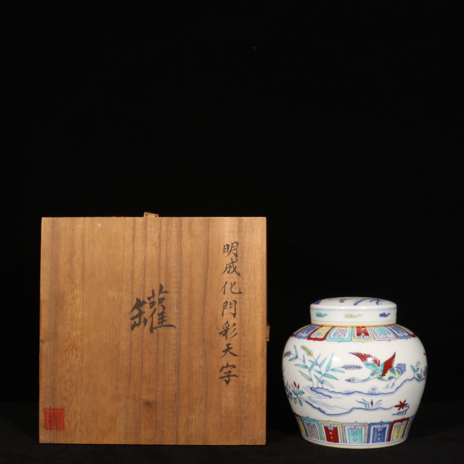 An Exquisite Doucai Flower and Bird Pattern Jar with Cover: An Exquisite Doucai Flower and Bird Pattern Jar with Cover,Ming Dynasty,China,Size:5.5inx5.5in 斗彩花鸟纹盖罐,中国明代