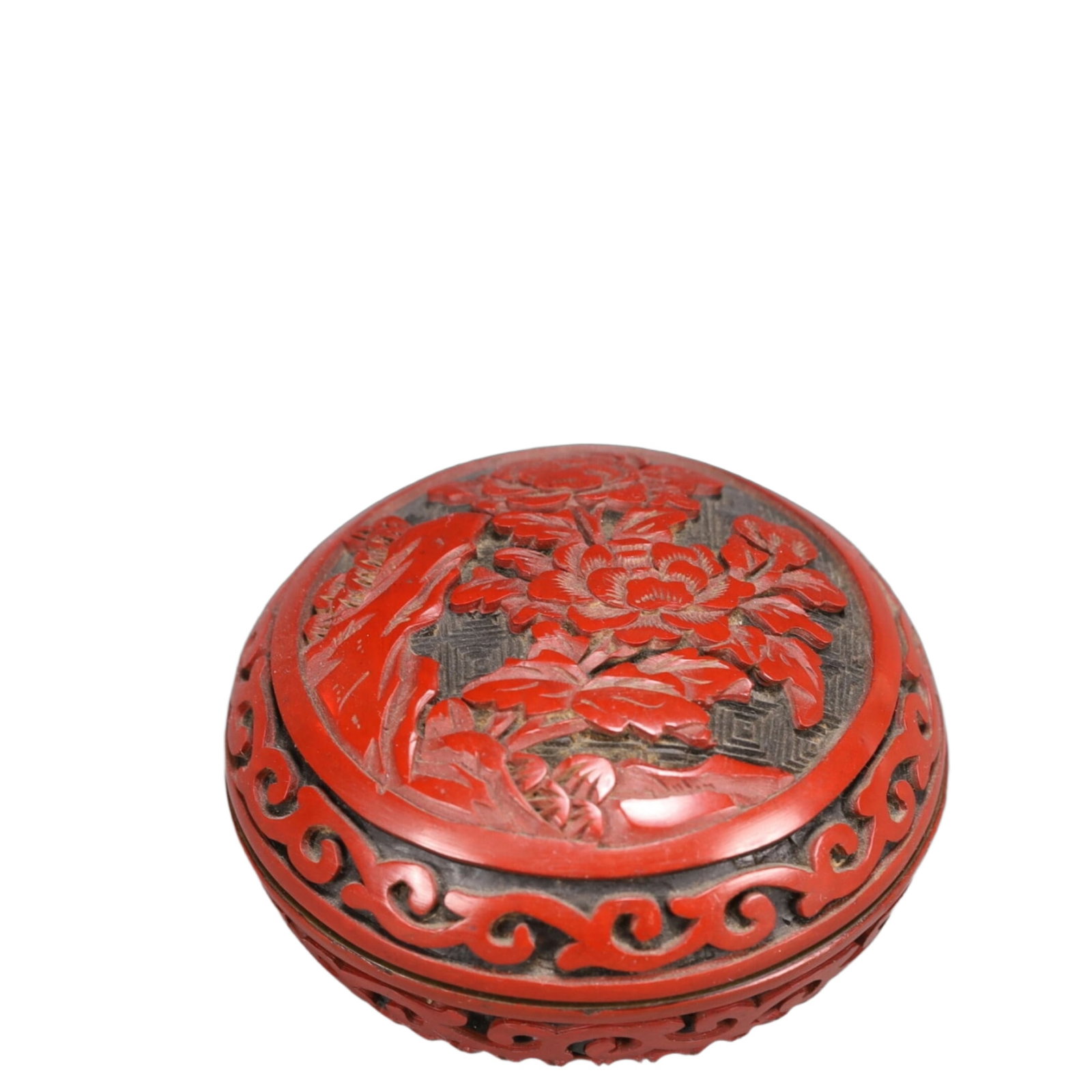 An Exquisite Carved Red Lacquer Flower Pattern Box: An Exquisite Carved Red Lacquer Flower Pattern Box,Qing Dynasty, China,Size:2.6inx1.6in Weight:100g 剔红漆花卉纹盒,中国清代