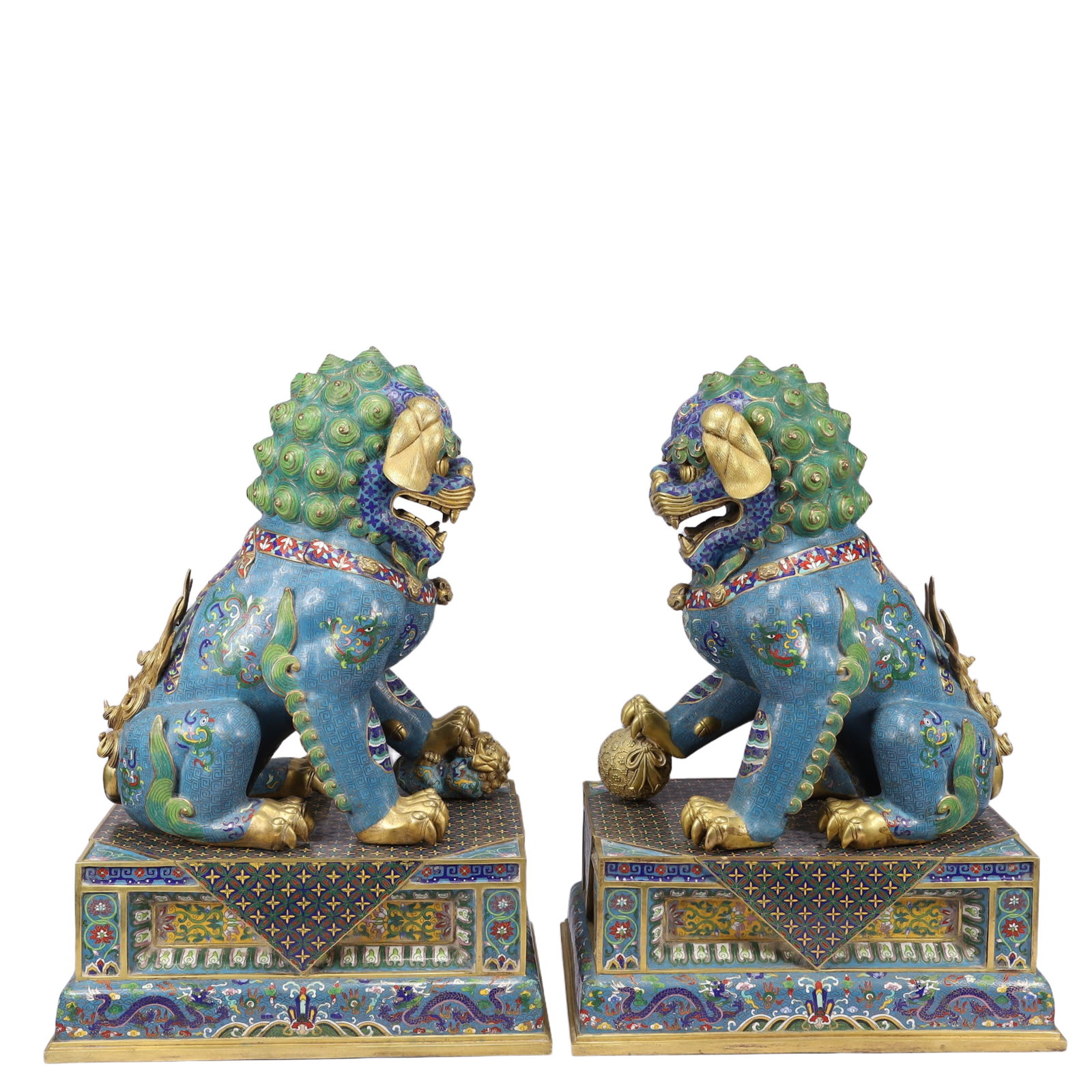 A Pair of Huge Cloisonne Dragon and Phoenix Pattern Lion Ornaments,With Base: A Pair of Huge Cloisonne Dragon and Phoenix Pattern Lion Ornaments,With Base,Qing Dynasty, China,Size:16.5inx12.2inx23.6in,Weight:62800g 一对景泰蓝龙凤纹