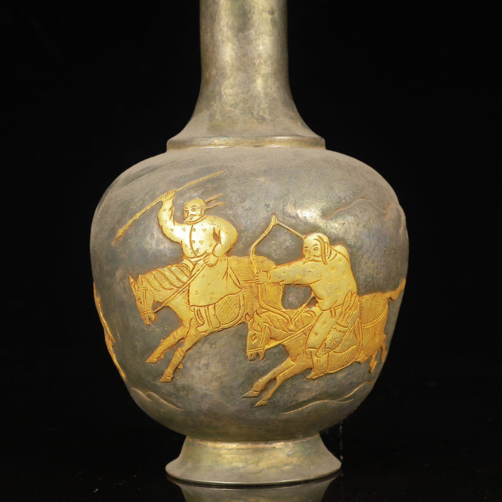 An Exquisite Gilt Silver Figure Pattern Vase - 3