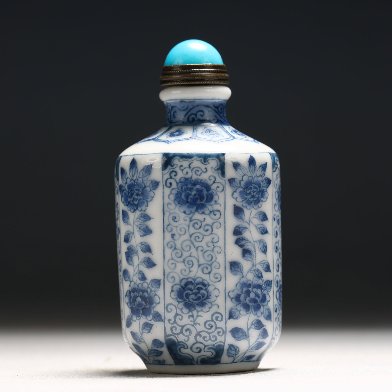 An Exquisite Enamel Flower Pattern Porcelain Snuff Bottle - 4
