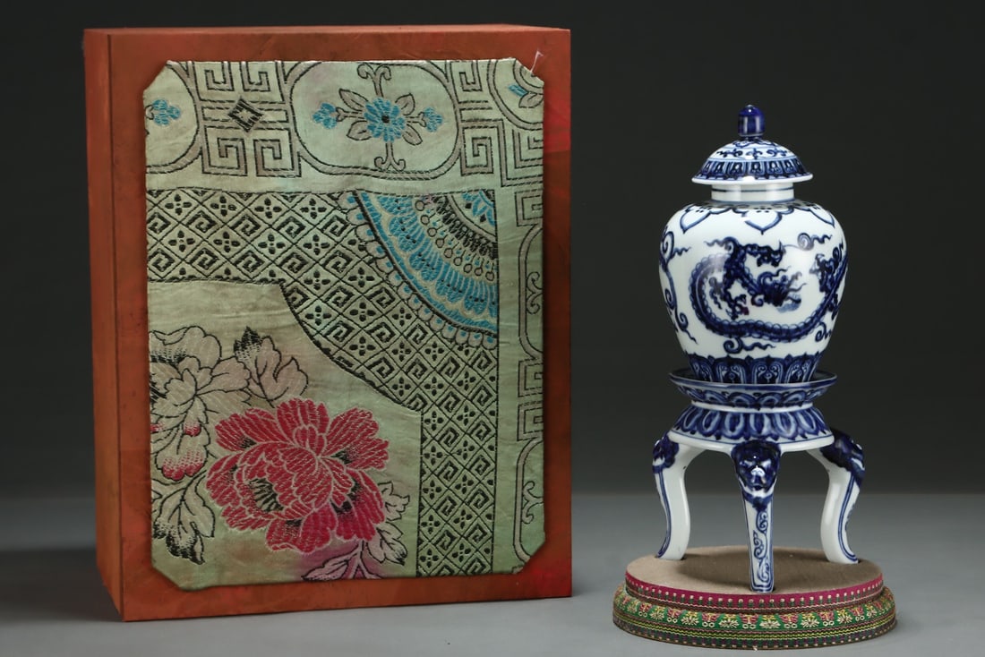 A Rare Blue and White Dragon and Phoenix Pattern Jar with Cover,With Tripod Base: A Rare Blue and White Dragon and Phoenix Pattern Jar with Cover,With Tripod Base,Ming Dynasty,China,Xuande Six-character Mark,Size:12.2inx5.4in 青花龙凤纹盖罐