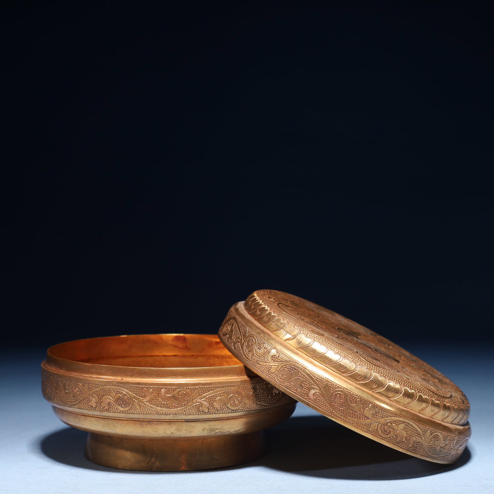 An Exquisite Gilt Bronze Deer Pattern Box - 5