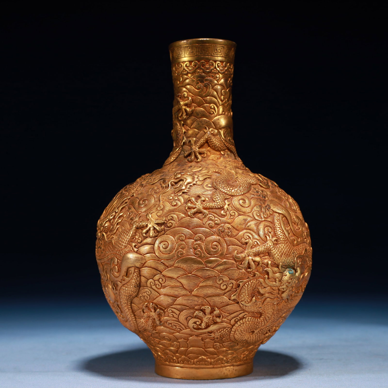 An Exquisite Gilt Bronze Dragon Pattern Vase - 2