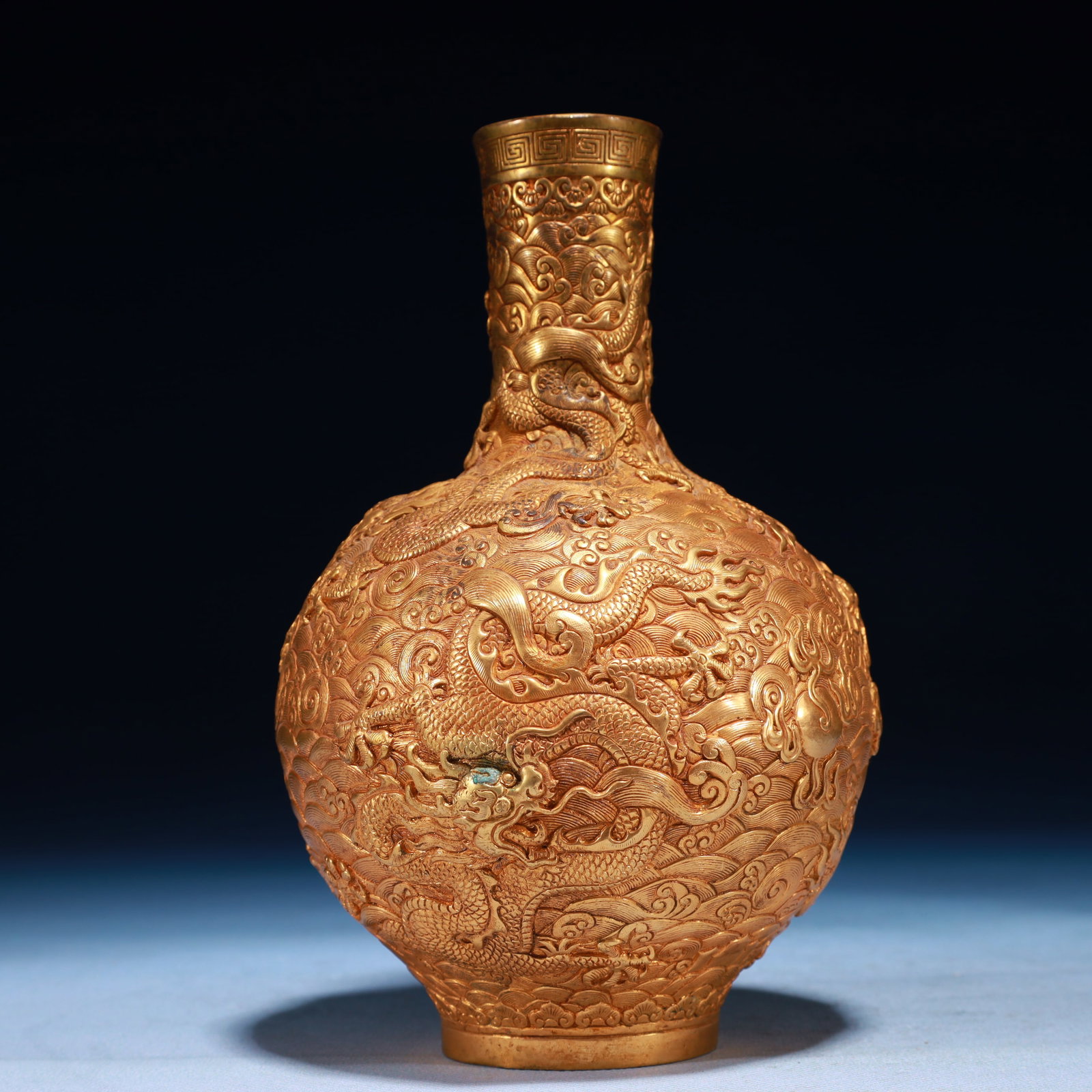 An Exquisite Gilt Bronze Dragon Pattern Vase - 3