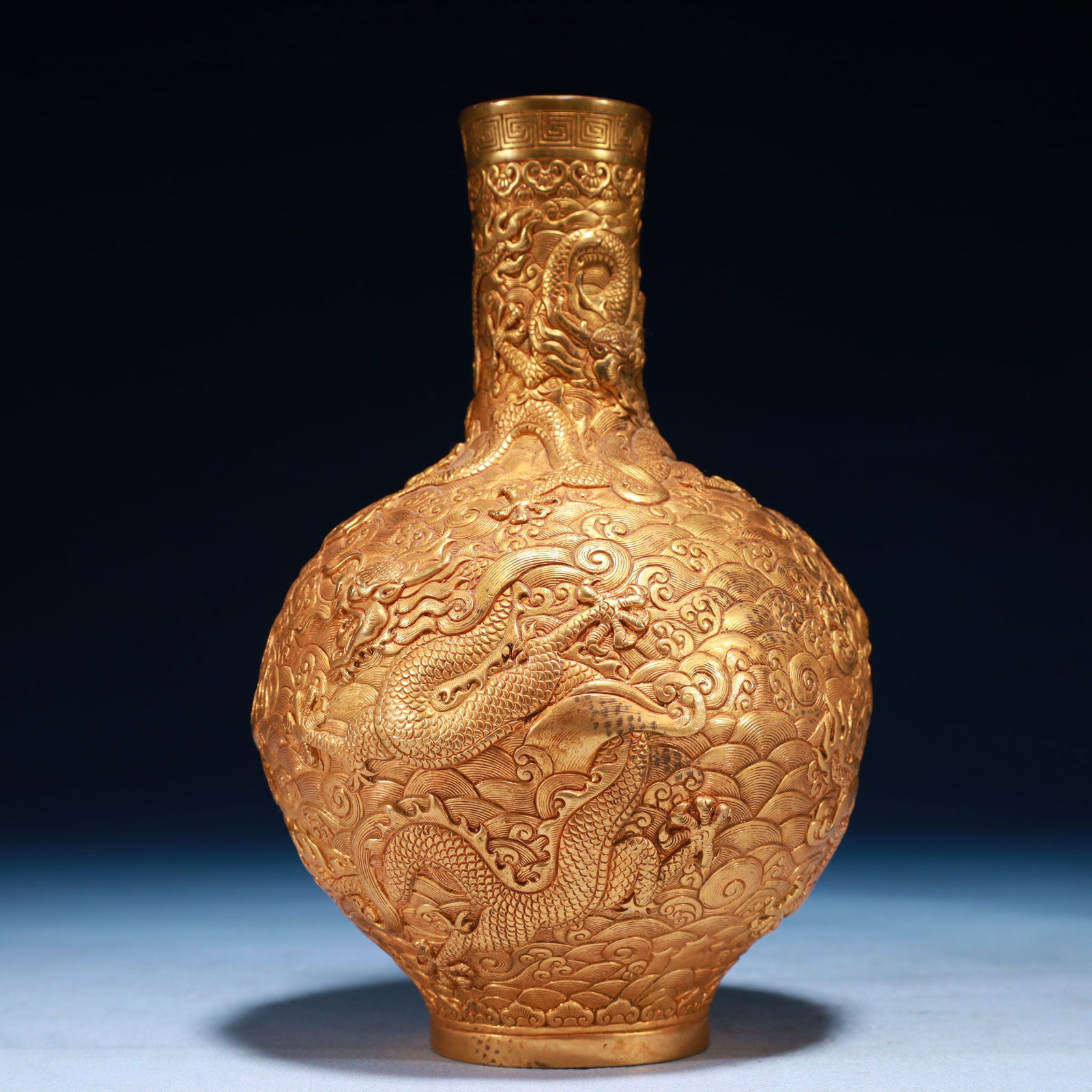 An Exquisite Gilt Bronze Dragon Pattern Vase - 5