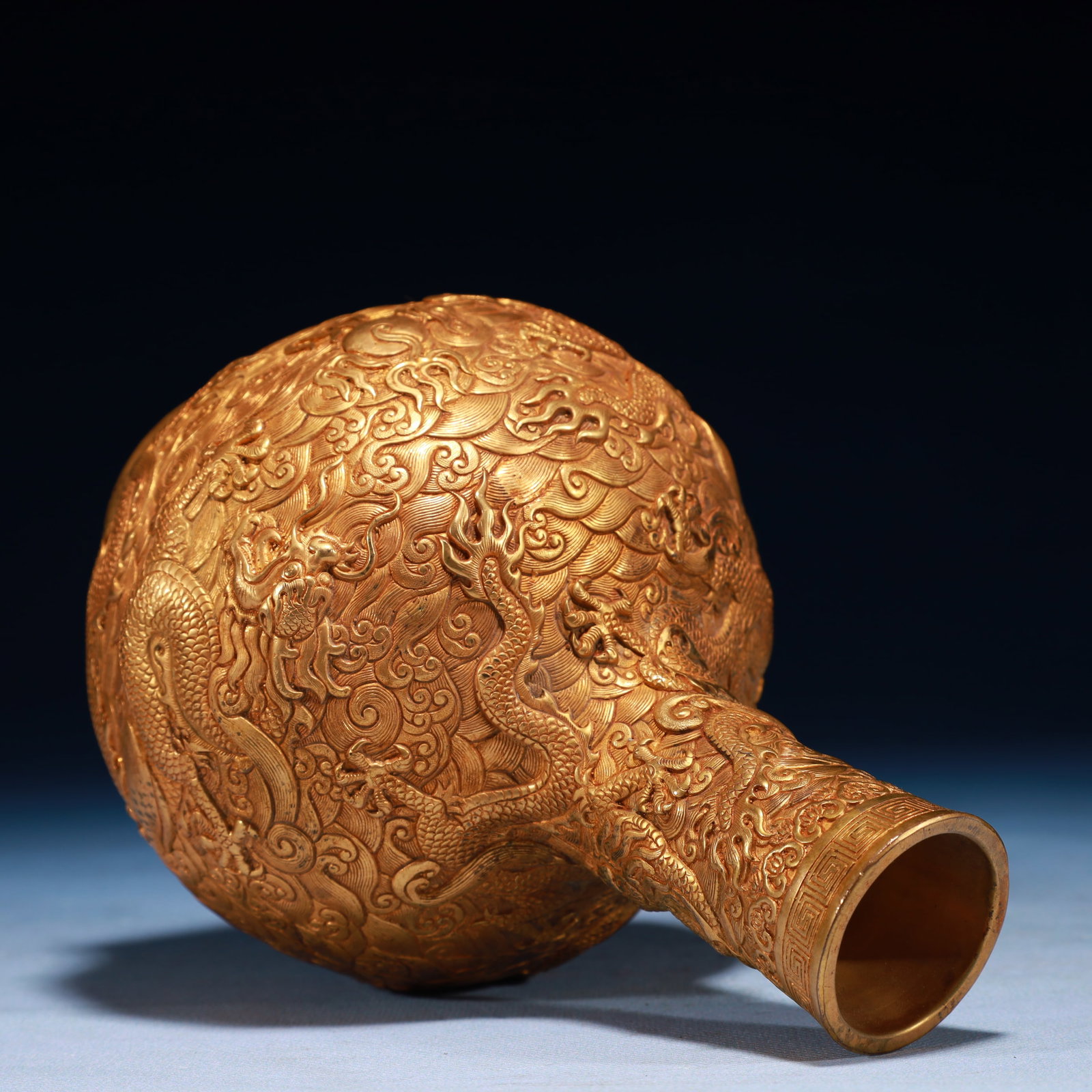 An Exquisite Gilt Bronze Dragon Pattern Vase - 6