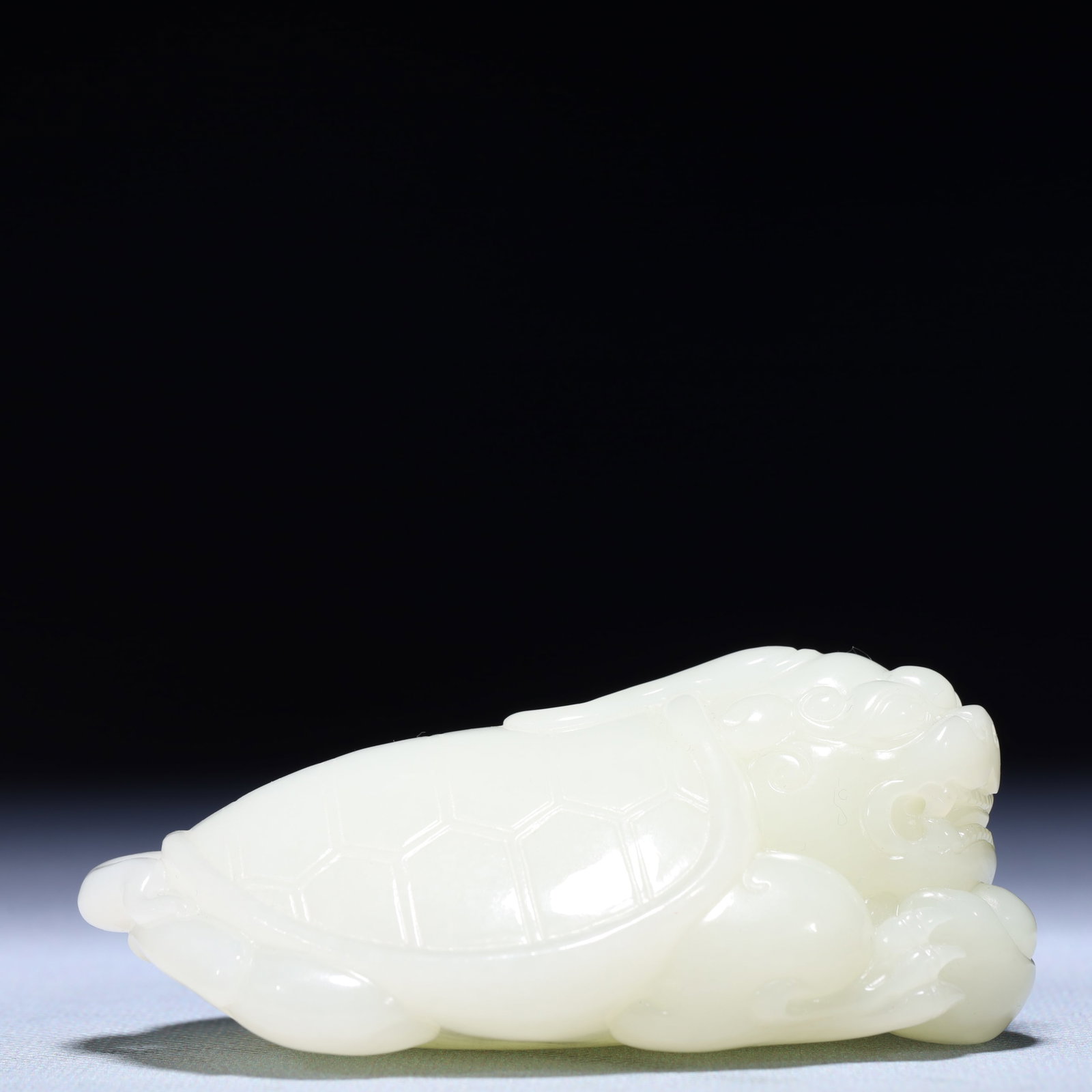 An Exquisite White Jade Dragon Turtle Ornament: An Exquisite White Jade Dragon Turtle Ornament,Qing Dynasty,China,Size:3.9inx2.4inx1.6in,Weight:319g 白玉龙龟摆件,中国清代
