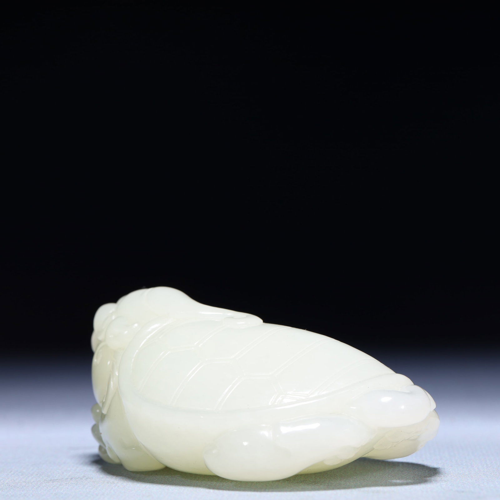 An Exquisite White Jade Dragon Turtle Ornament - 6