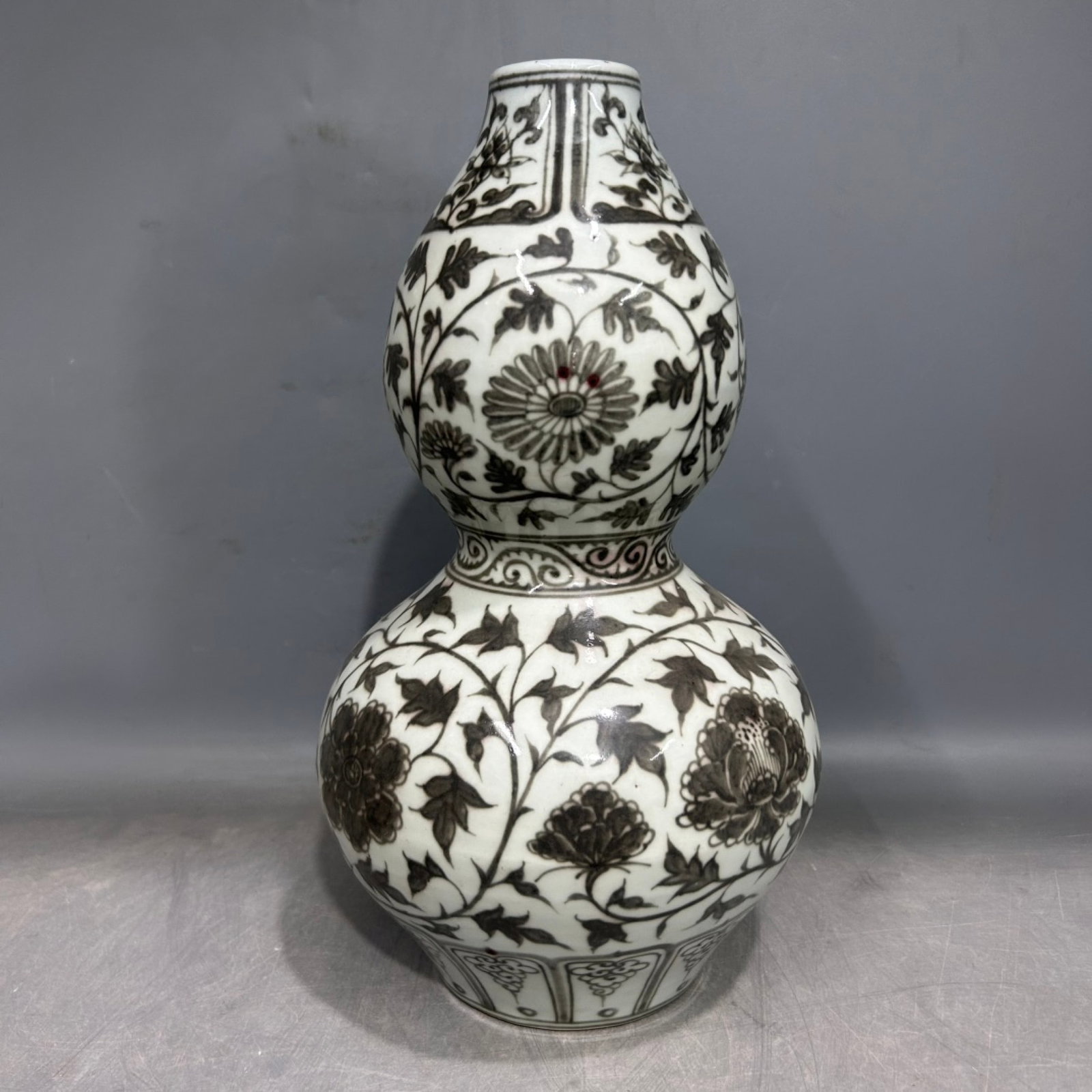 A Rare Underglaze-Red Peony Pattern Gourd Vase: A Rare Underglaze-Red Peony Pattern Gourd Vase,Qing Dynasty,China,Size:5.9inx12.8in 釉里红牡丹纹葫芦瓶,中国清代