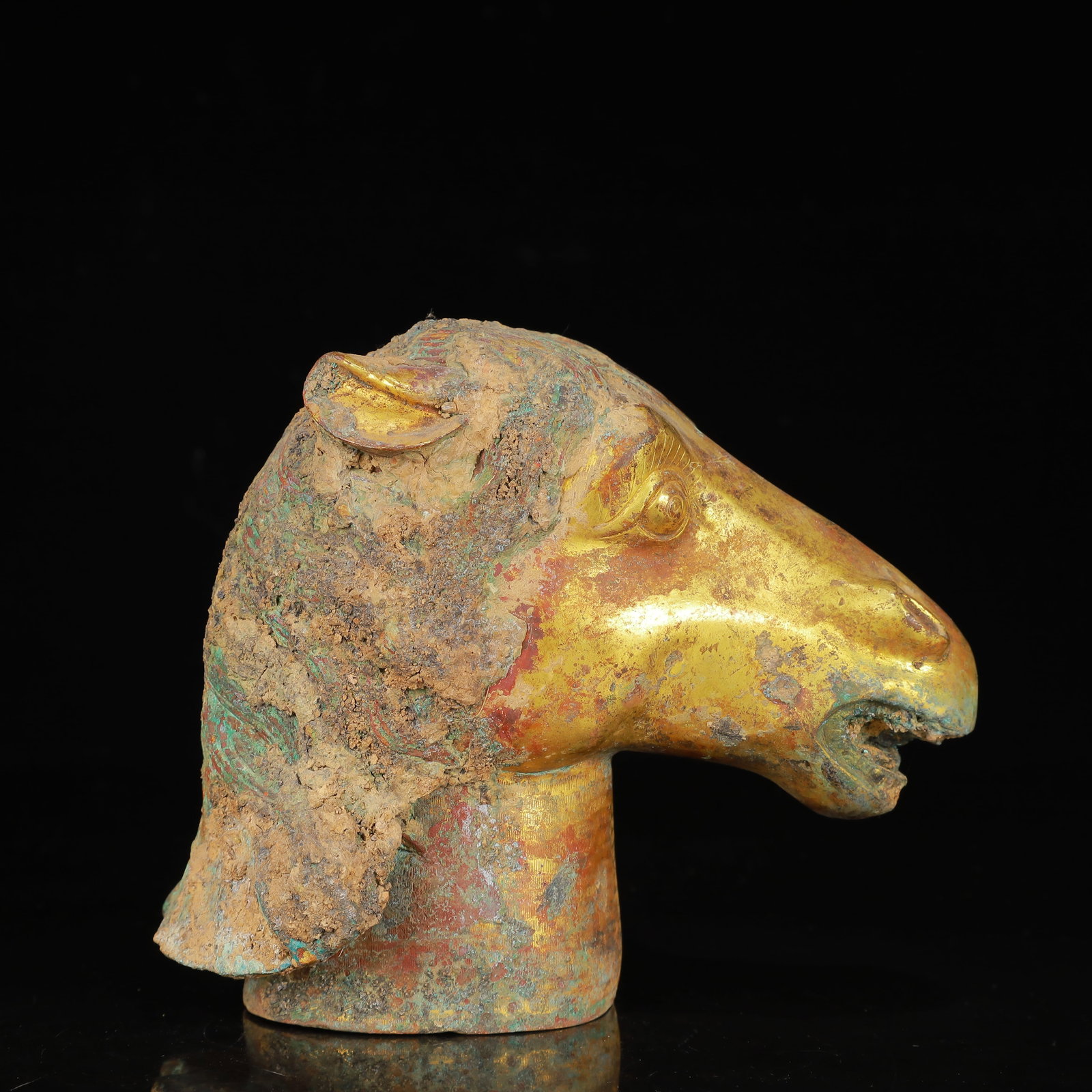 An Exquisite Gilt Bronze Horse Head Ornament: An Exquisite Gilt Bronze Horse Head Ornament,Qing Dynasty,China,Size:5.5inx3.5inx5.1in,Weight:1353g 铜鎏金马头摆件,中国清代