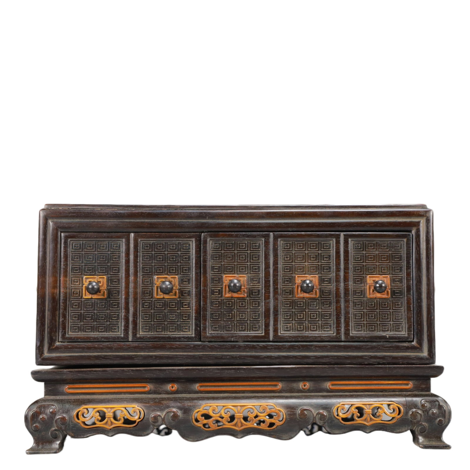 An Exquisite Zitanwood Bats Pattern Box: An Exquisite Zitanwood Bats Pattern Box,Qing Dynasty,China,Size:11.4inx11.4inx6.7in,Weight:3800g 紫檀木蝙蝠纹盒,中国清代