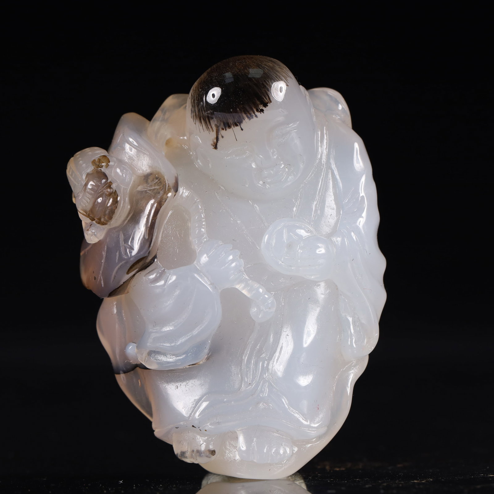 An Exquisite Agate Figure Ornament: An Exquisite Agate Figure Ornament,Qing Dynasty, China,Size:2.2inx1.2inx2.8in,Weight:150g 玛瑙人物摆件,中国清代
