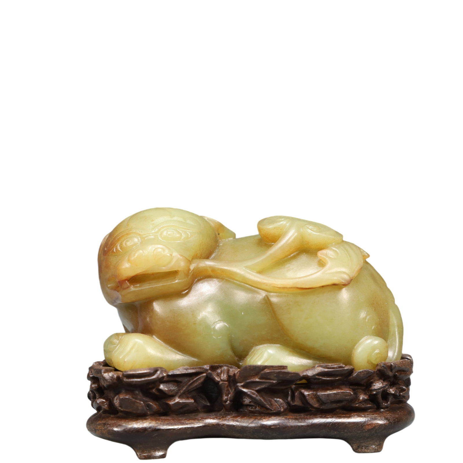 A Precious Yellow Jade Auspicious Beast Ornament: A Precious Yellow Jade Auspicious Beast Ornament,Qing Dynasty, China,Size:3.5inx2inx1.8in Weight:500g 黄玉瑞兽摆件,中国清代