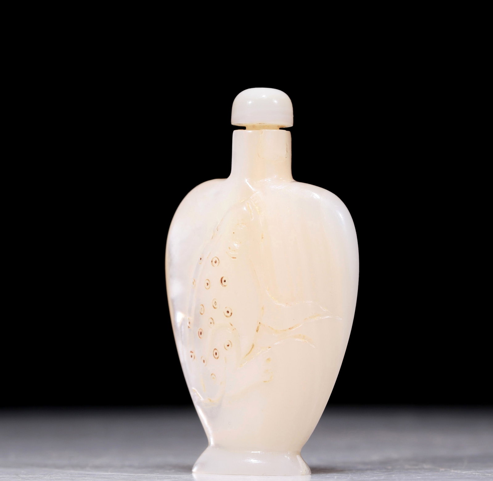 A Precious Shell 'Frog' Snuff Bottle - 2