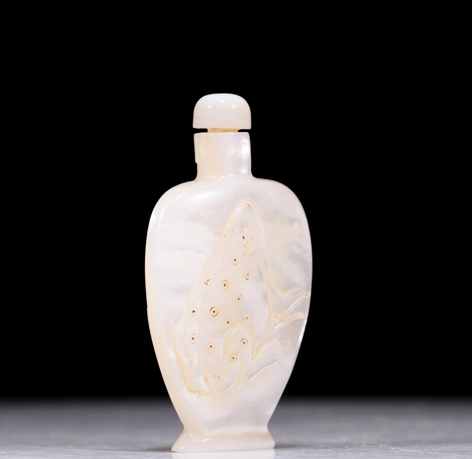 A Precious Shell 'Frog' Snuff Bottle - 3
