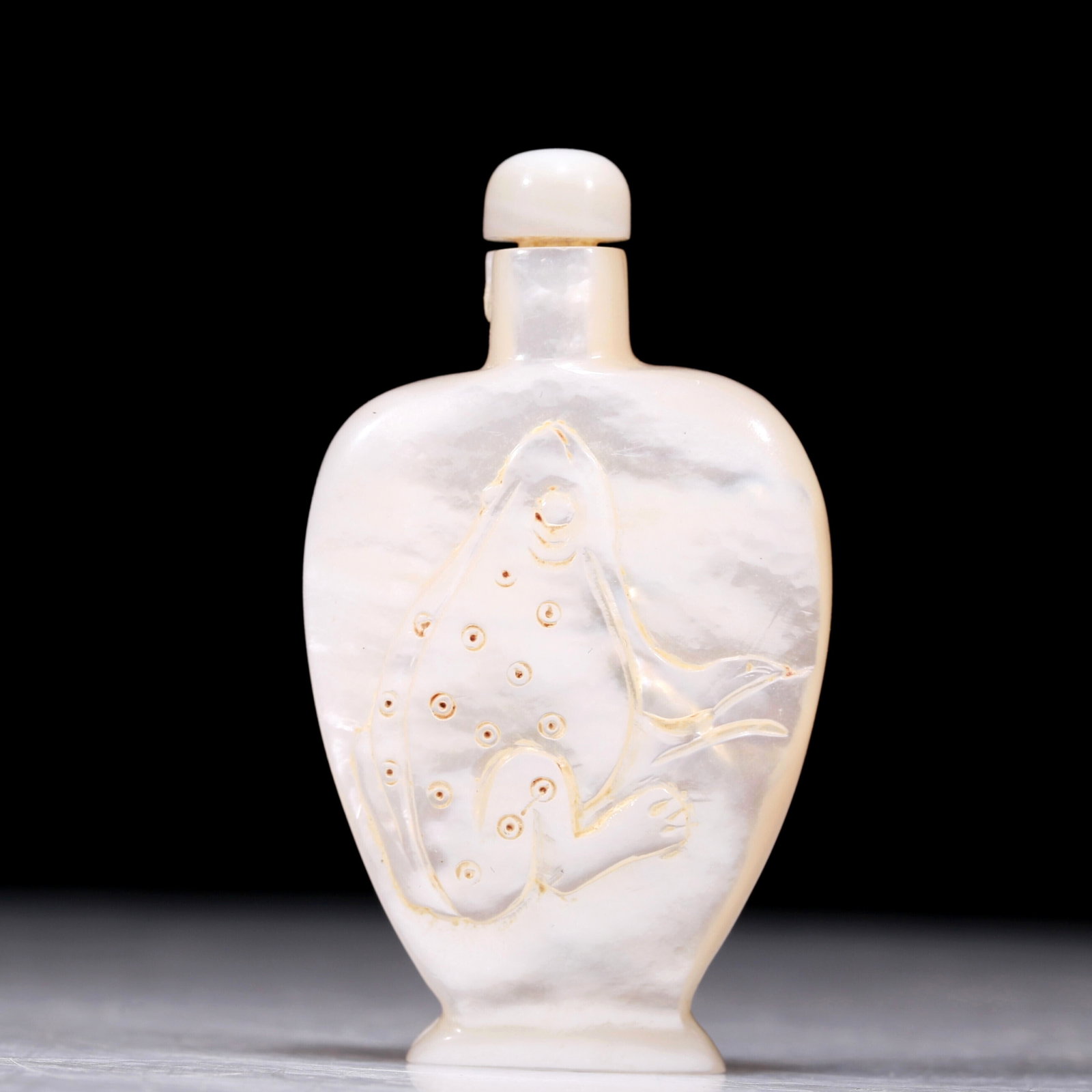 A Precious Shell 'Frog' Snuff Bottle - 4