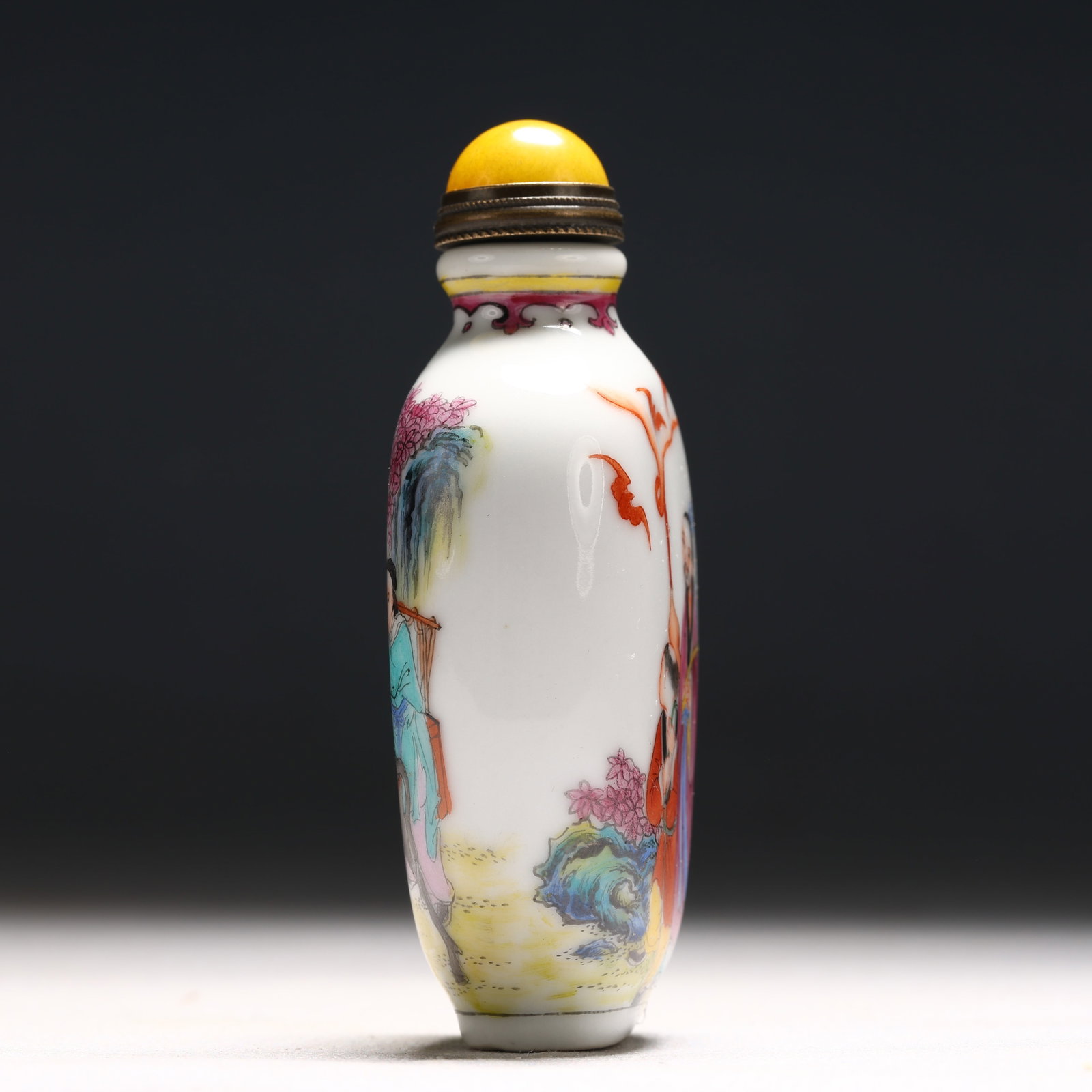 An Exquisite Enamel Figure Pattern Porcelain Snuff Bottle - 2